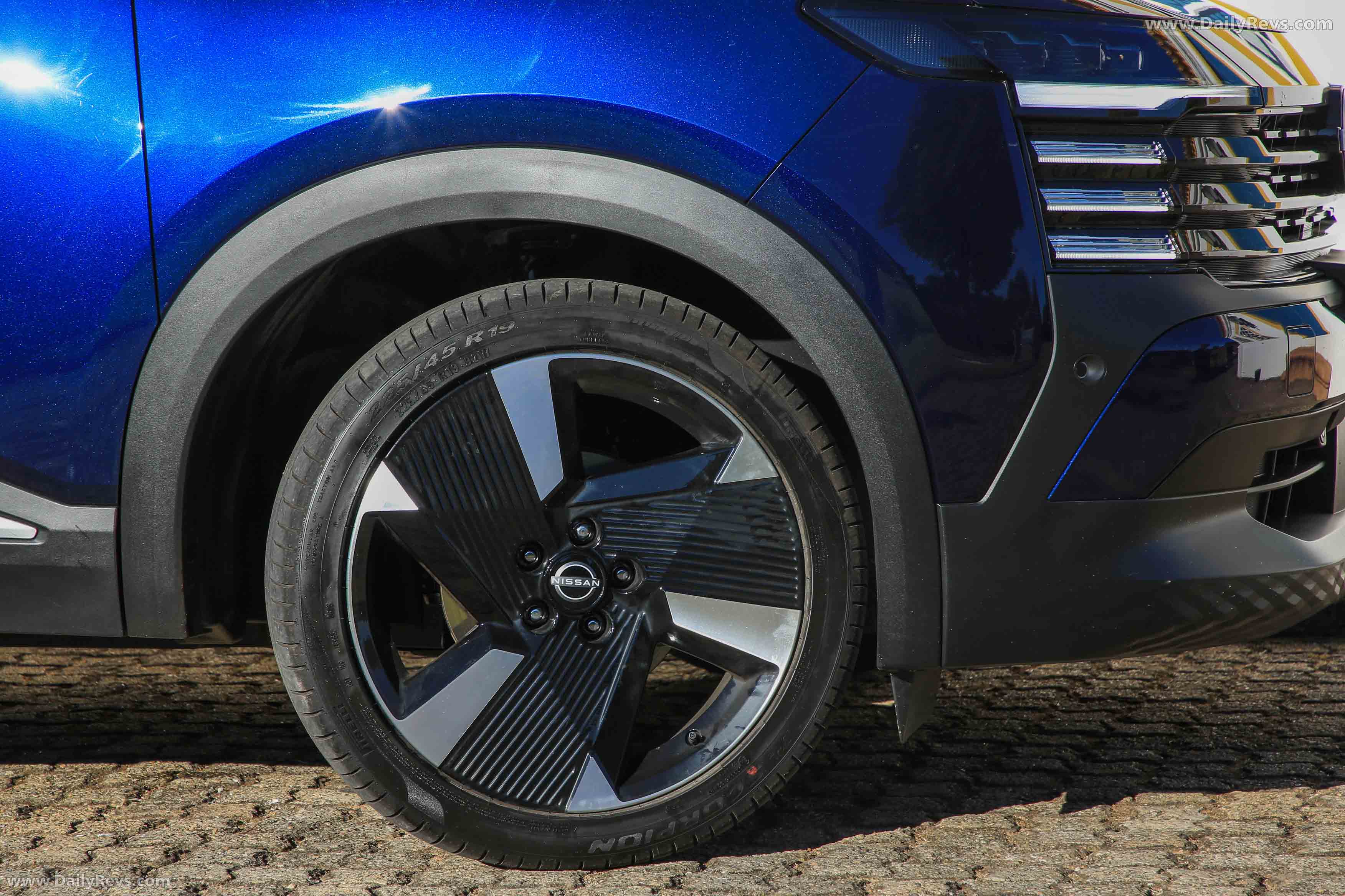 2025 Nissan Kicks Exclusive Exterior