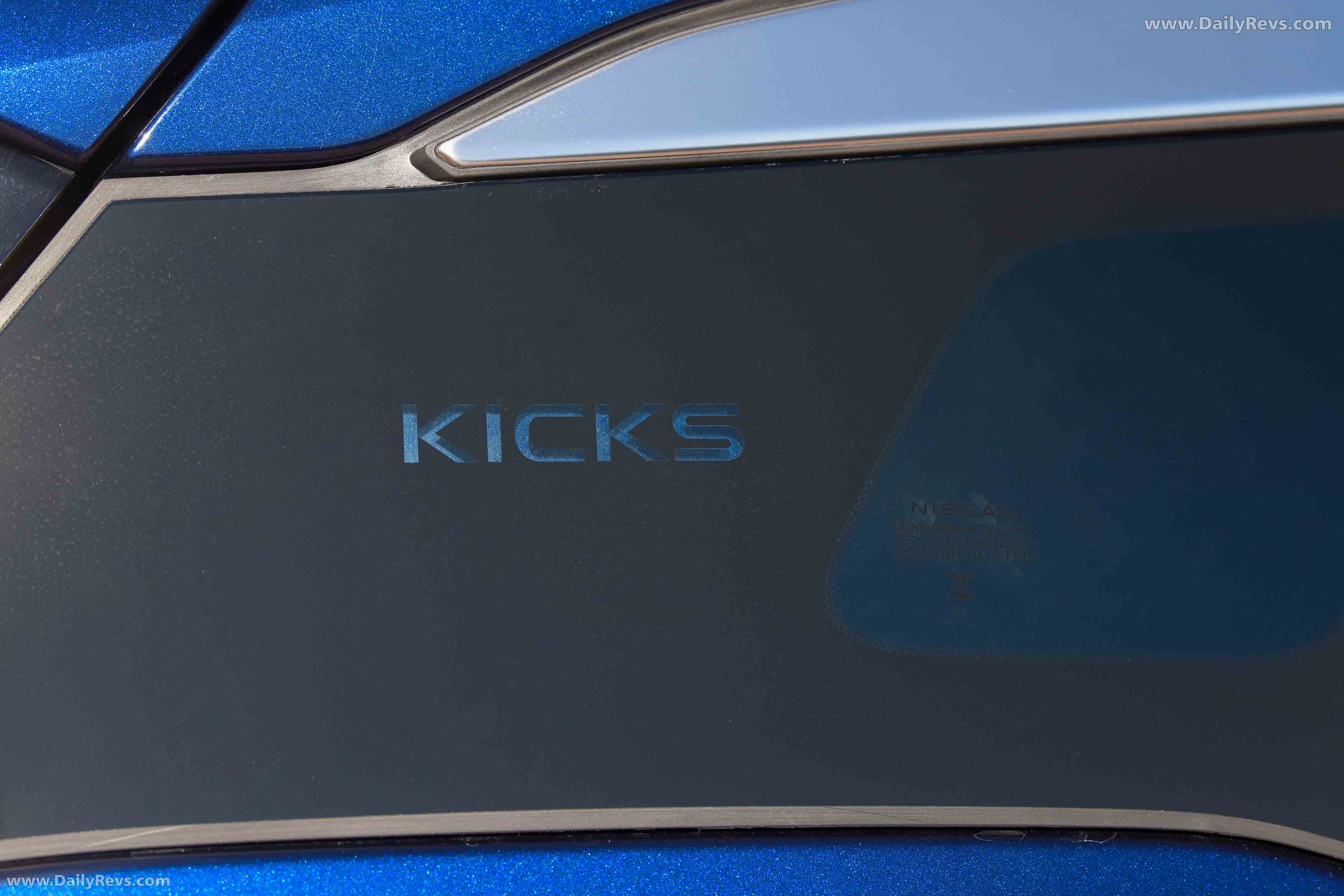 2025 Nissan Kicks Exclusive Exterior