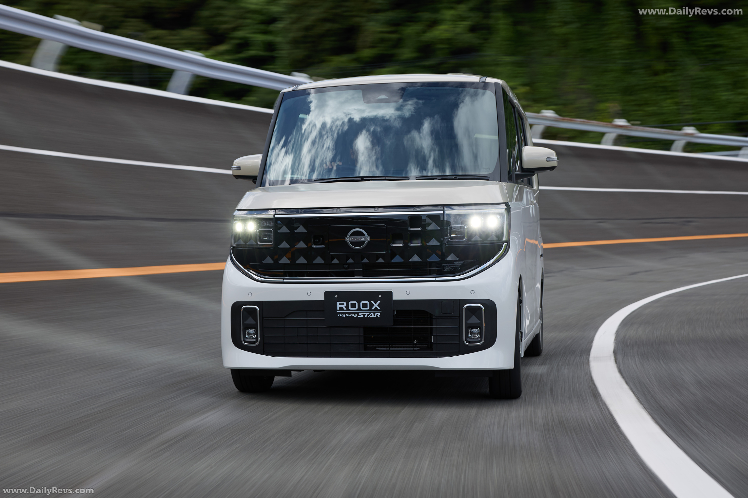 2026 Nissan Roox Front View