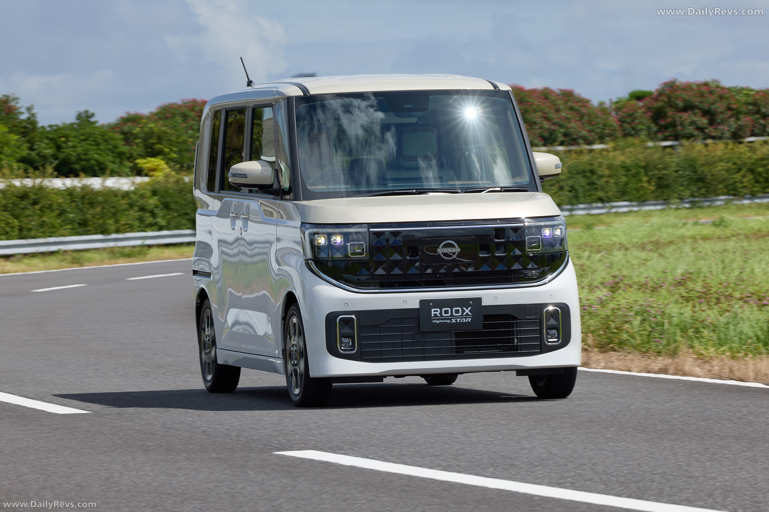 2026 Nissan Roox Front View