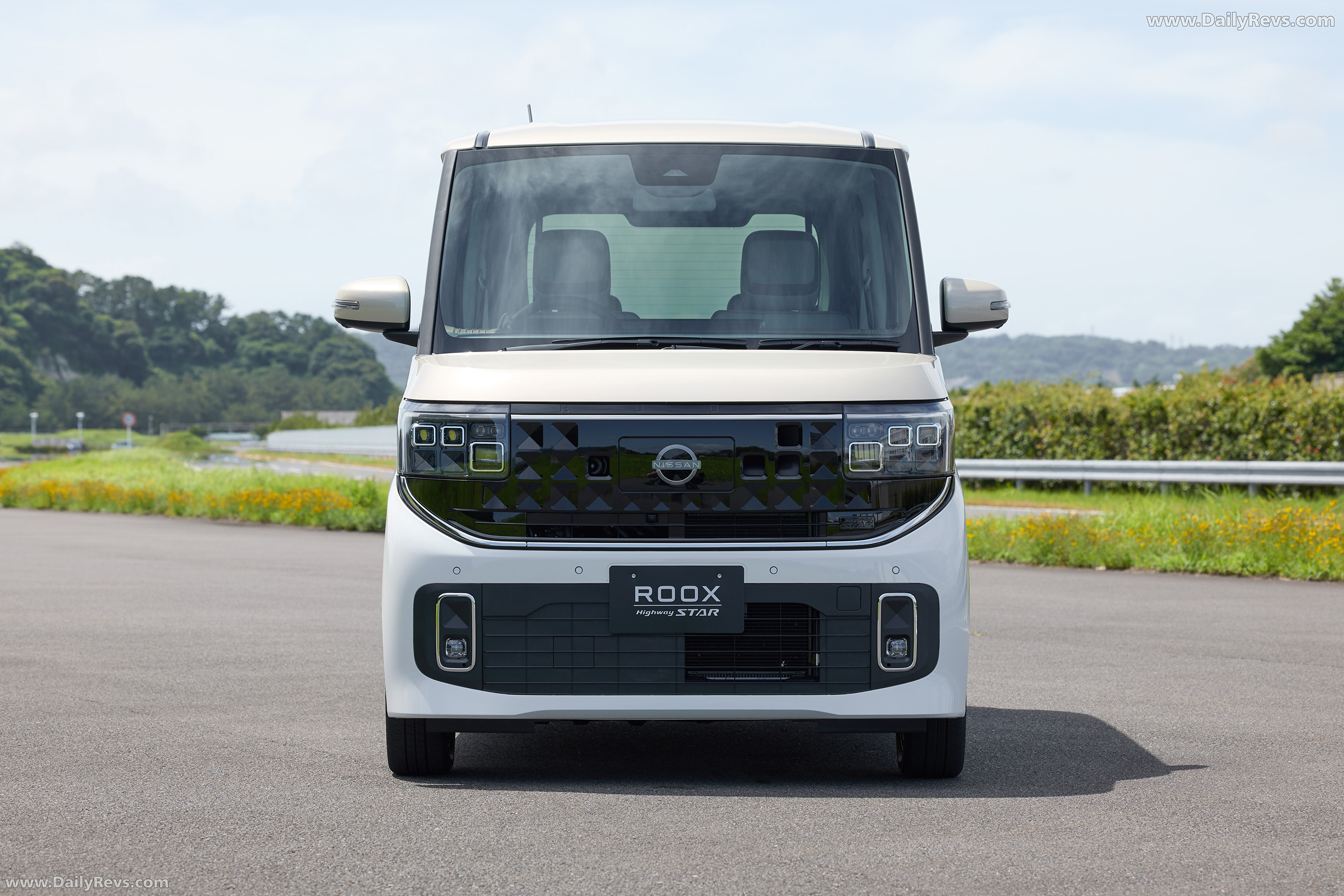 2026 Nissan Roox Front View