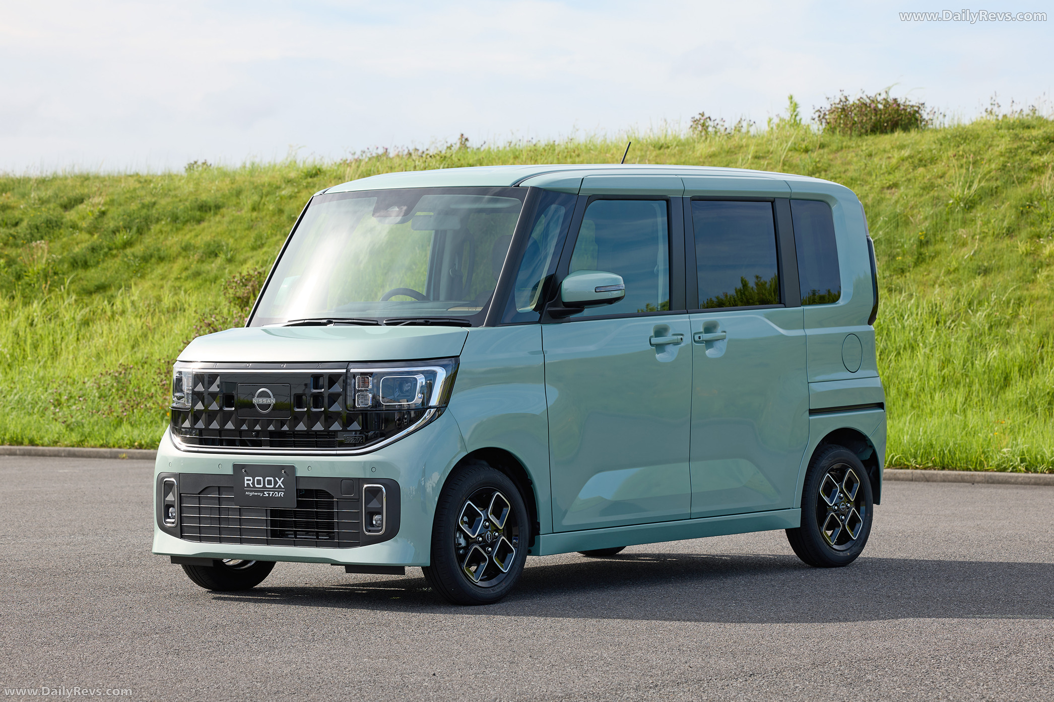 2026 Nissan Roox Front View
