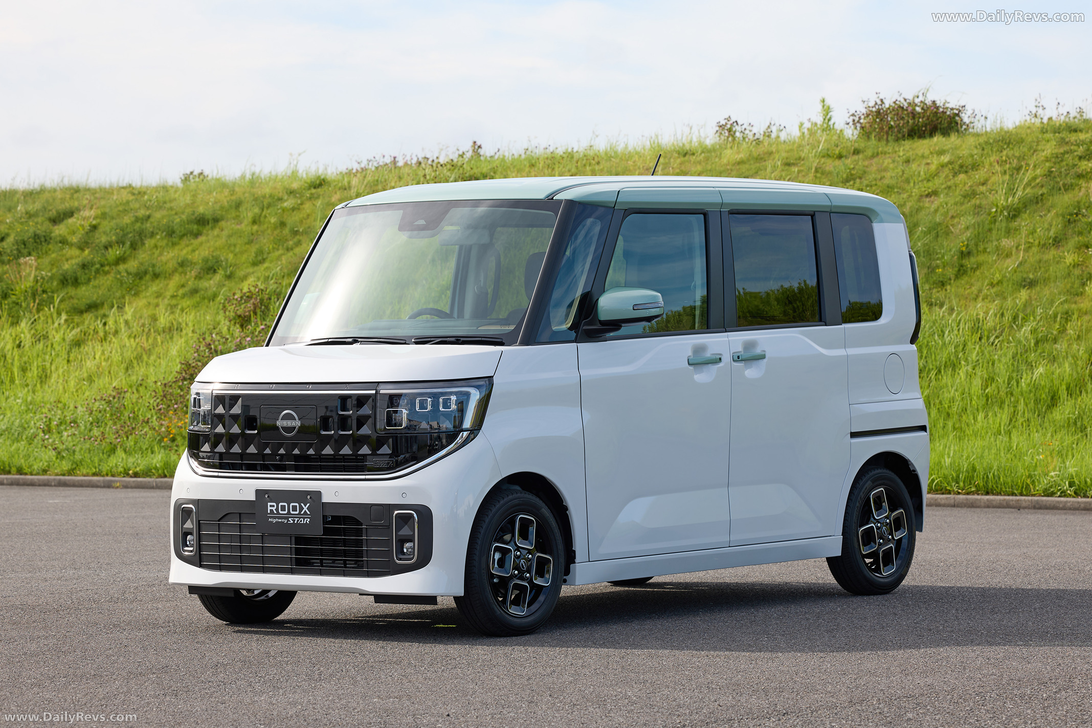 2026 Nissan Roox Front View