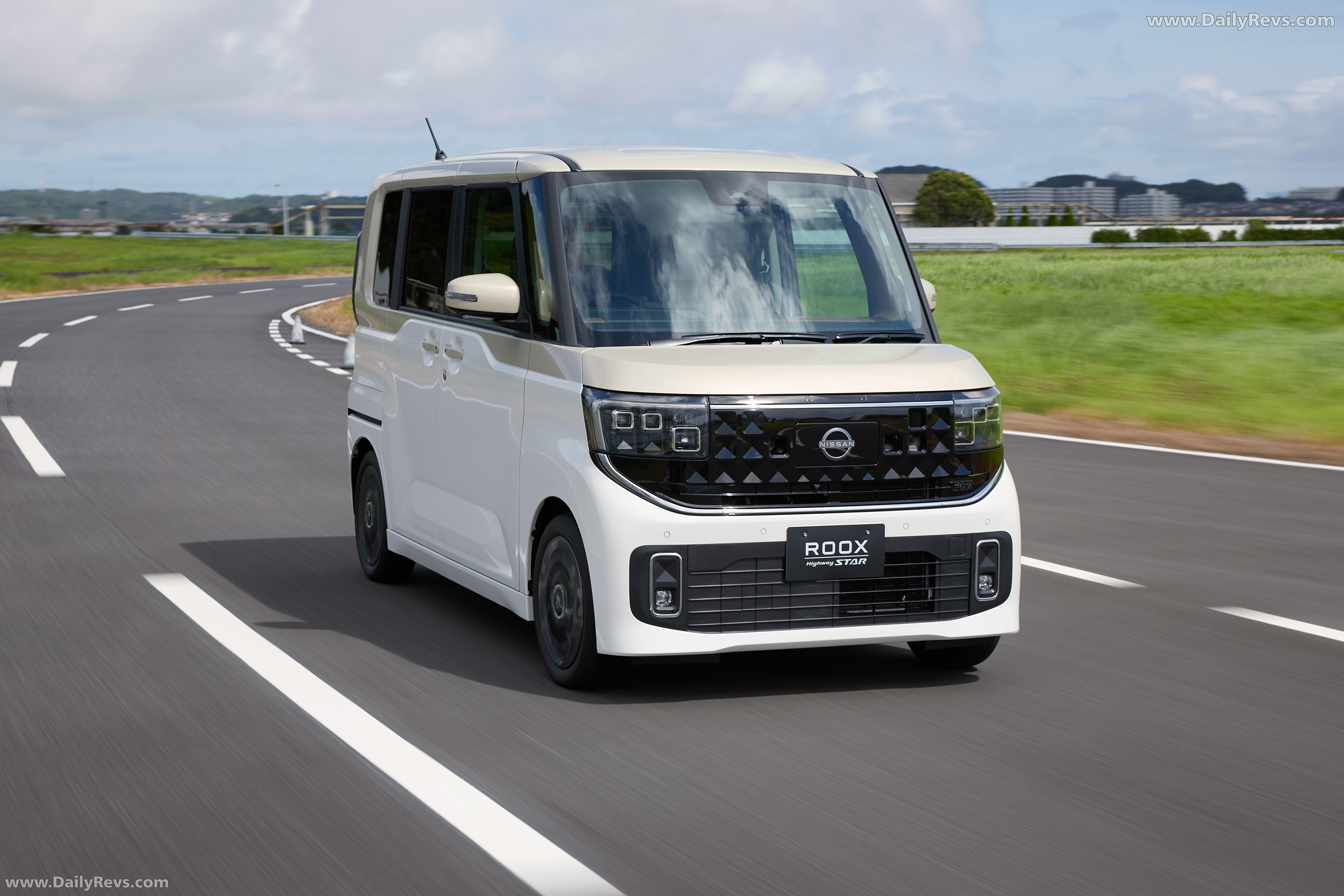 2026 Nissan Roox Front View