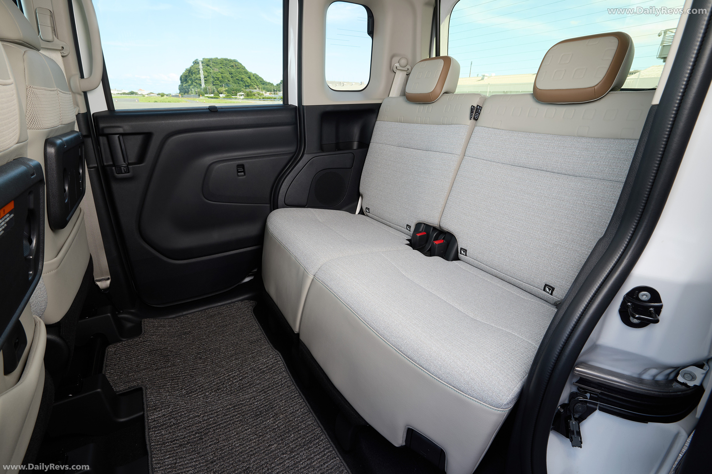 2026 Nissan Roox Interior