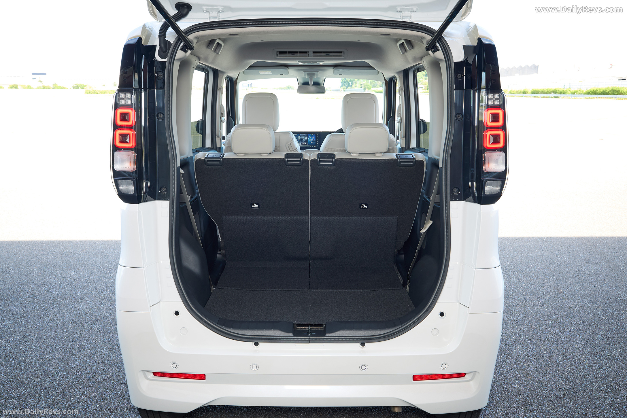 2026 Nissan Roox Interior