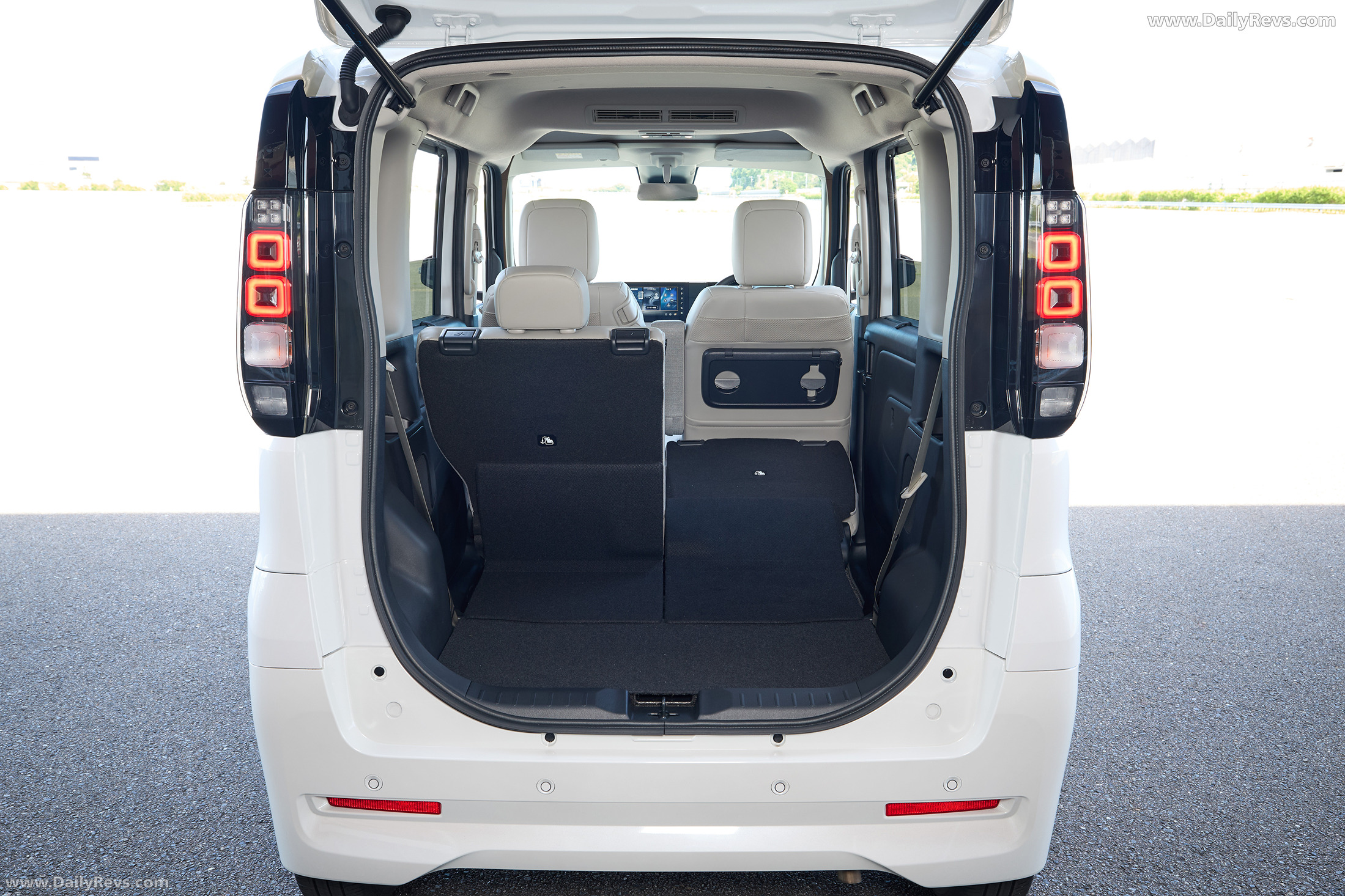 2026 Nissan Roox Interior