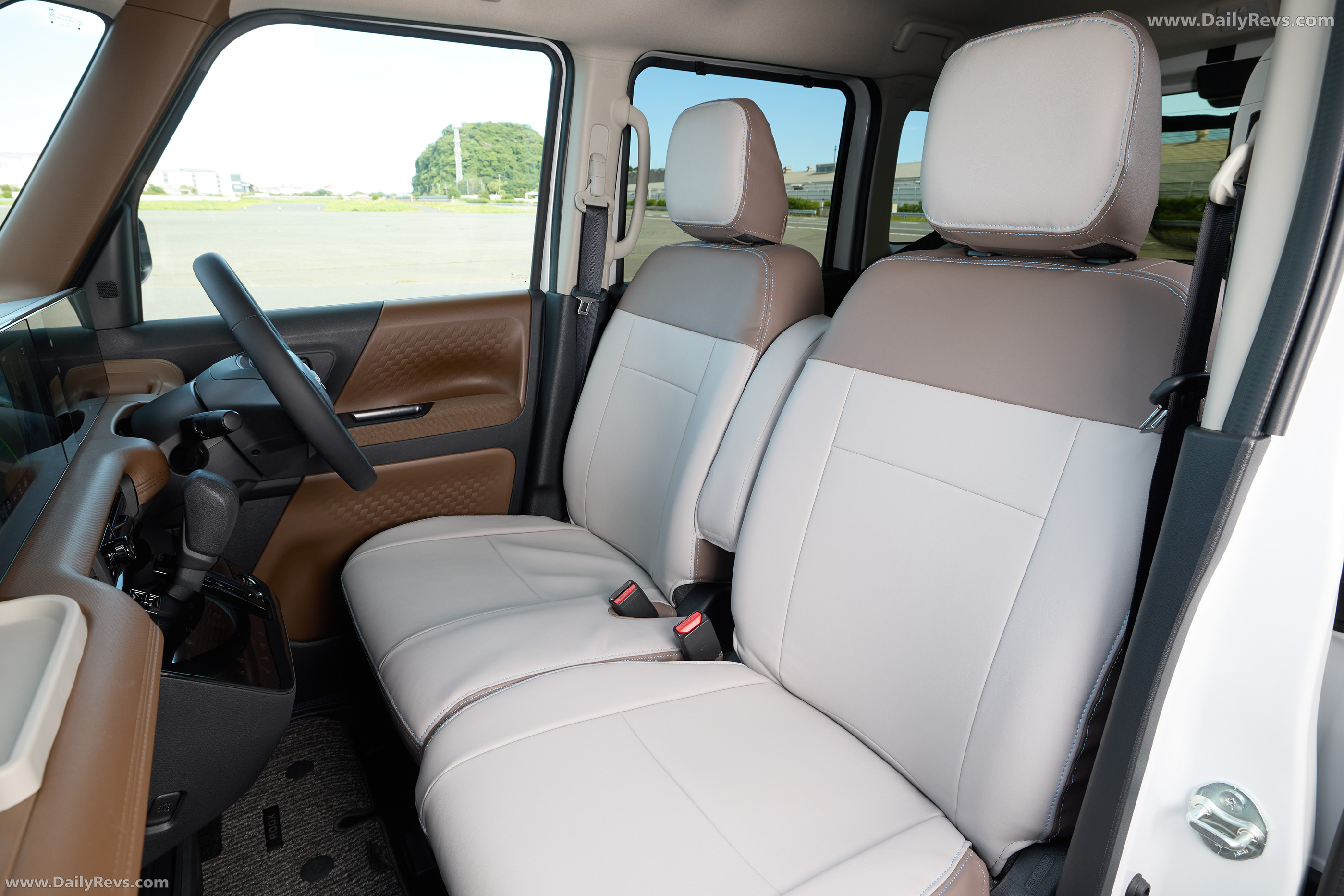 2026 Nissan Roox Interior