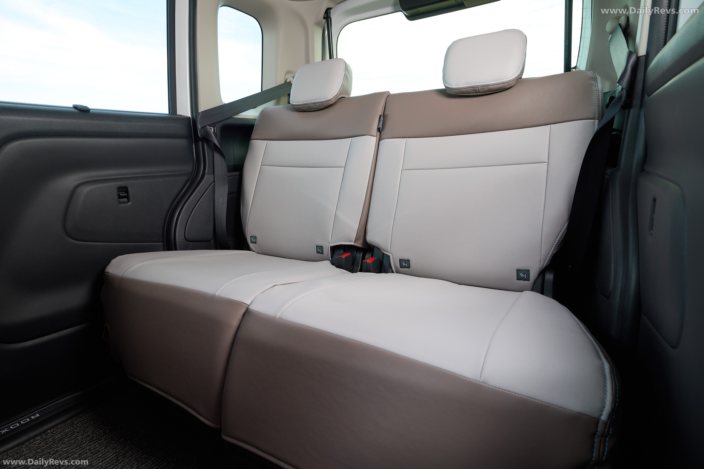 2026 Nissan Roox Interior