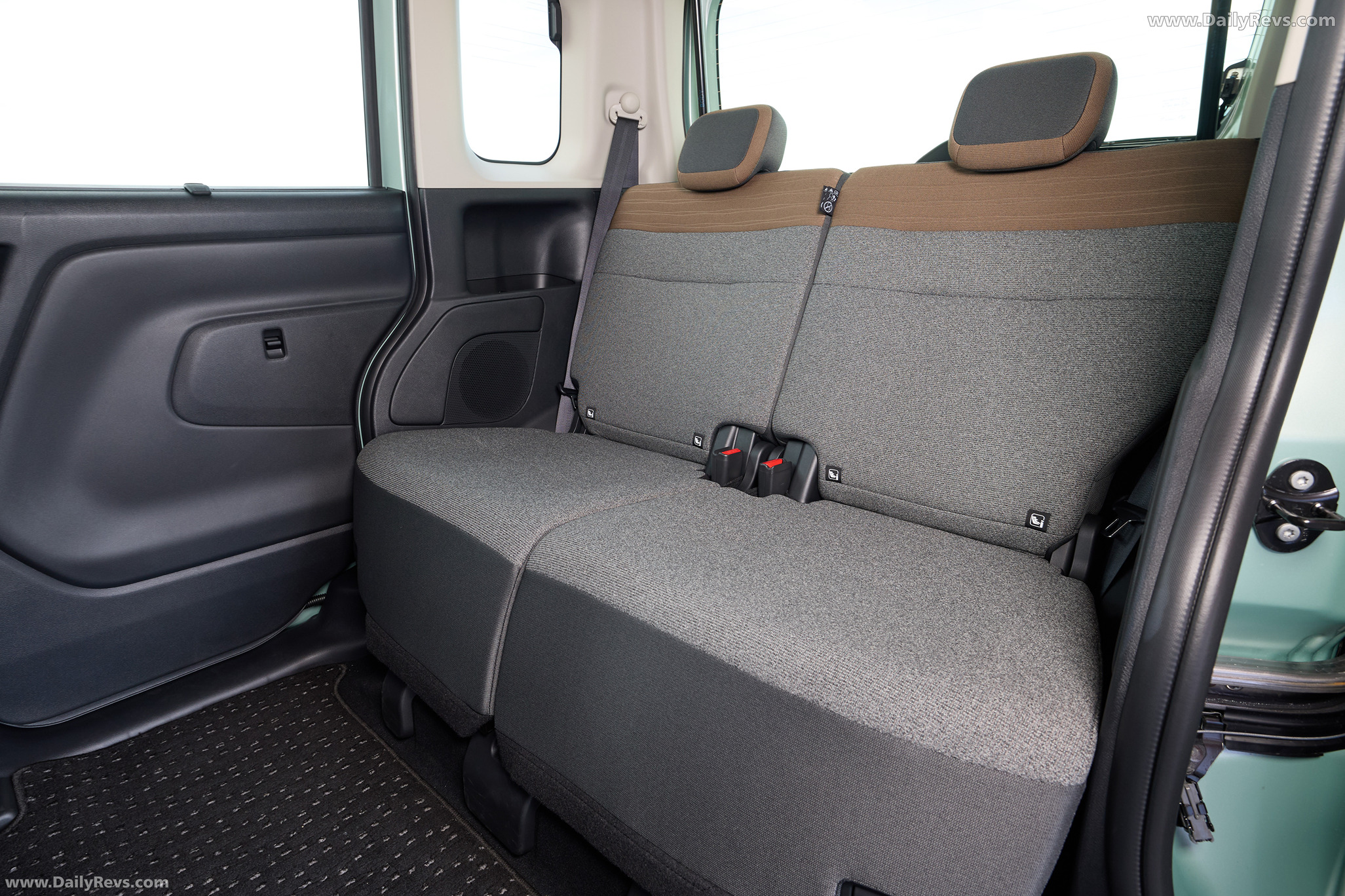 2026 Nissan Roox Interior