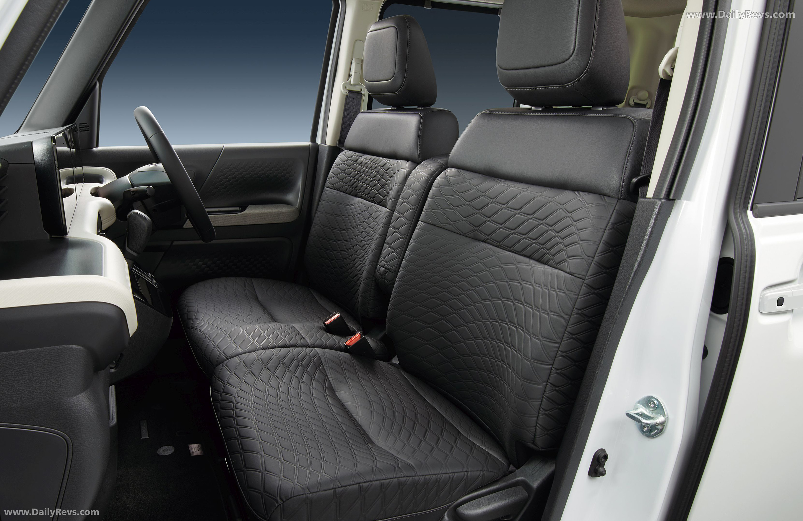 2026 Nissan Roox Interior