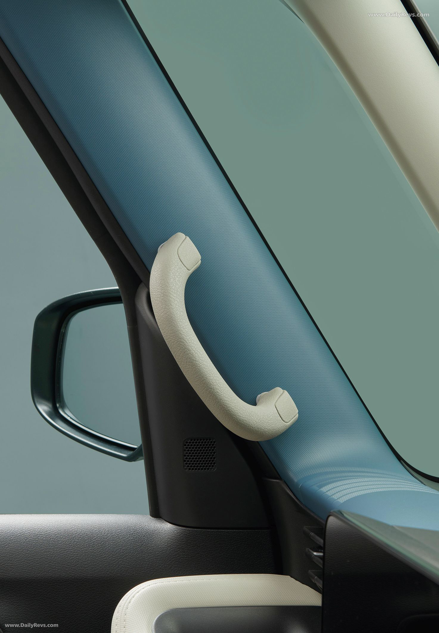 2026 Nissan Roox Interior