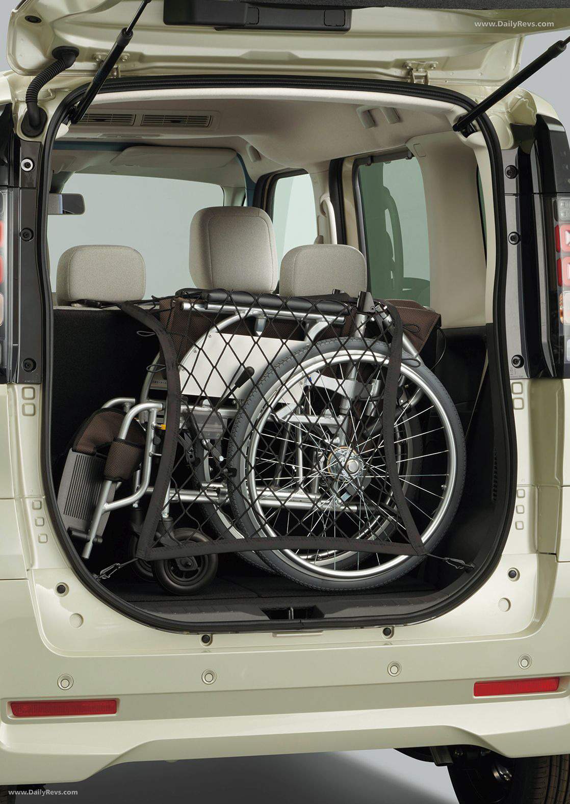 2026 Nissan Roox Interior