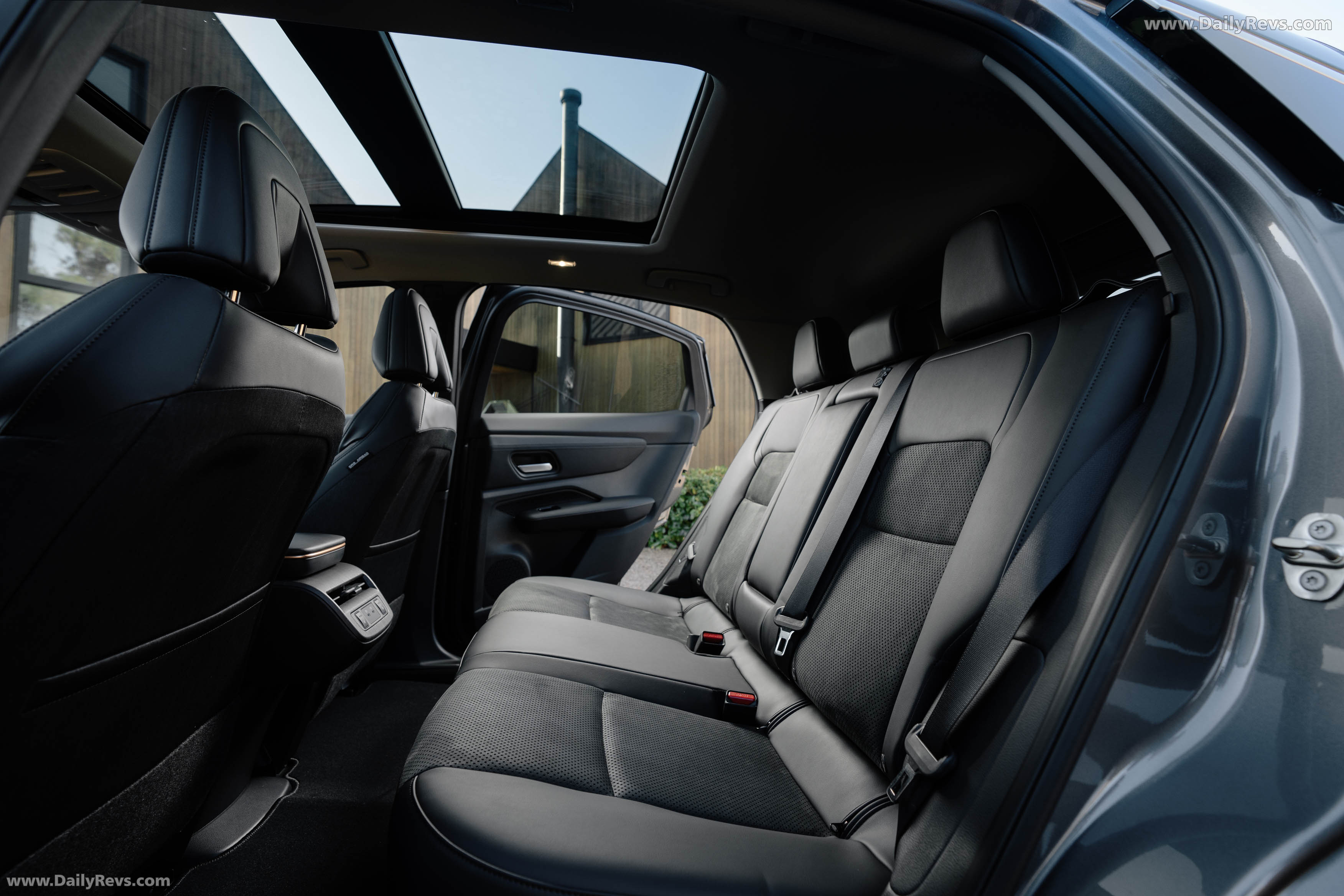 2025 2025 Nissan Ariya Advance Plus Interior