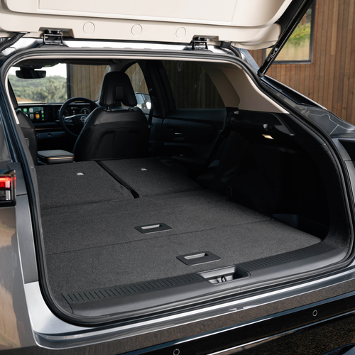 2025  2025 Nissan Ariya Advance Plus Interior