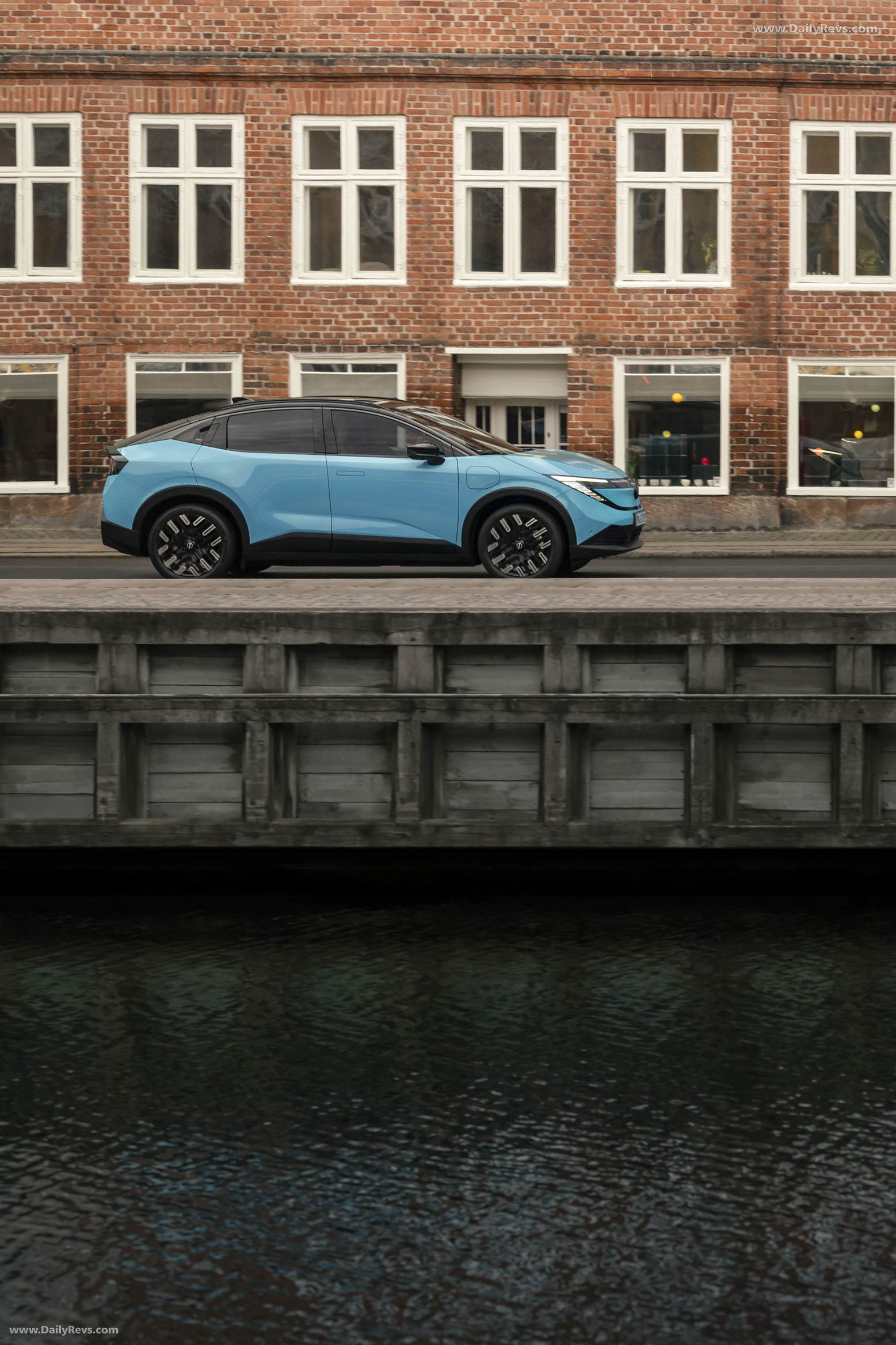 2026 Nissan Leaf EV European Version Side View