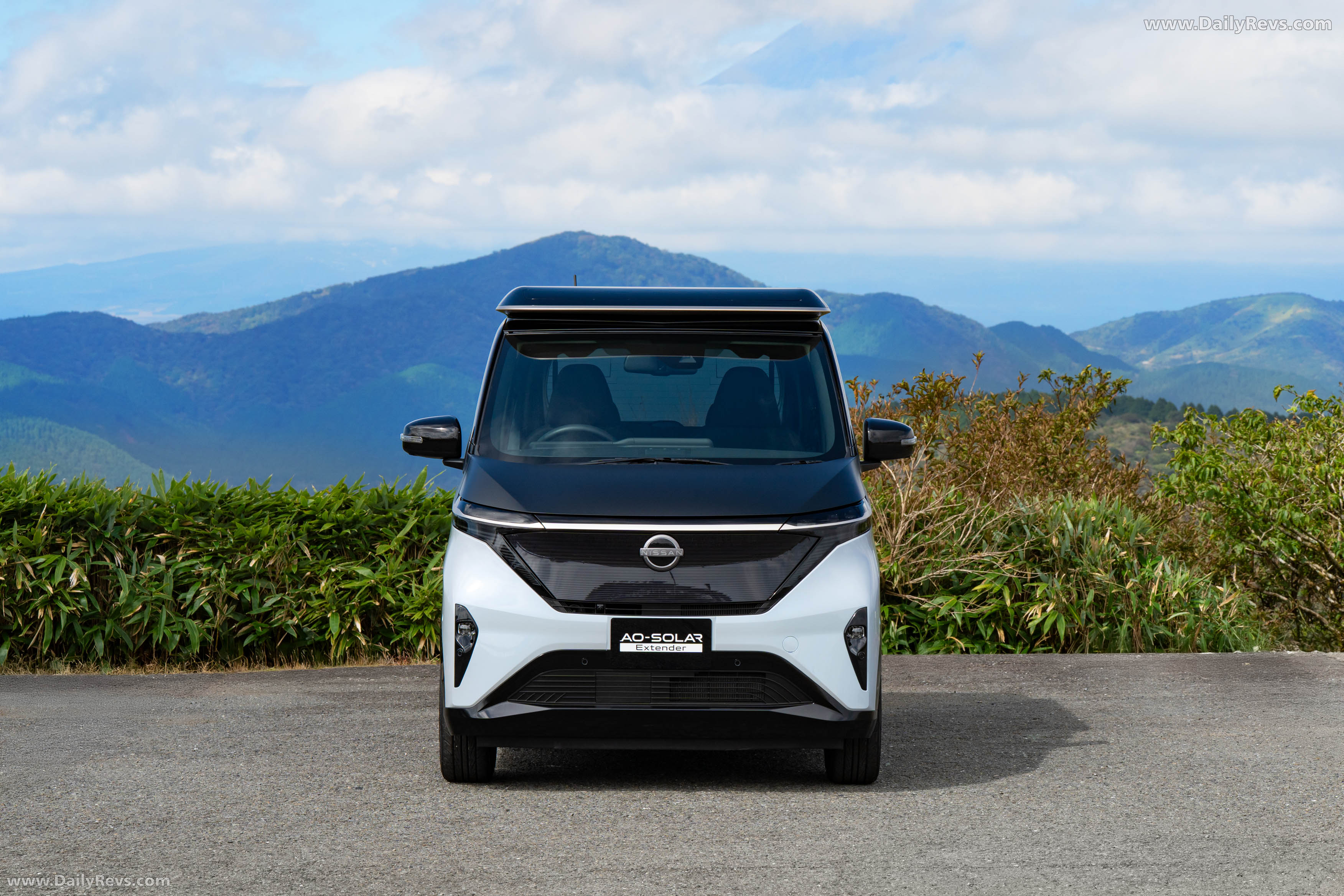 2025 Nissan Sakura Ao-Solar Extender Front View