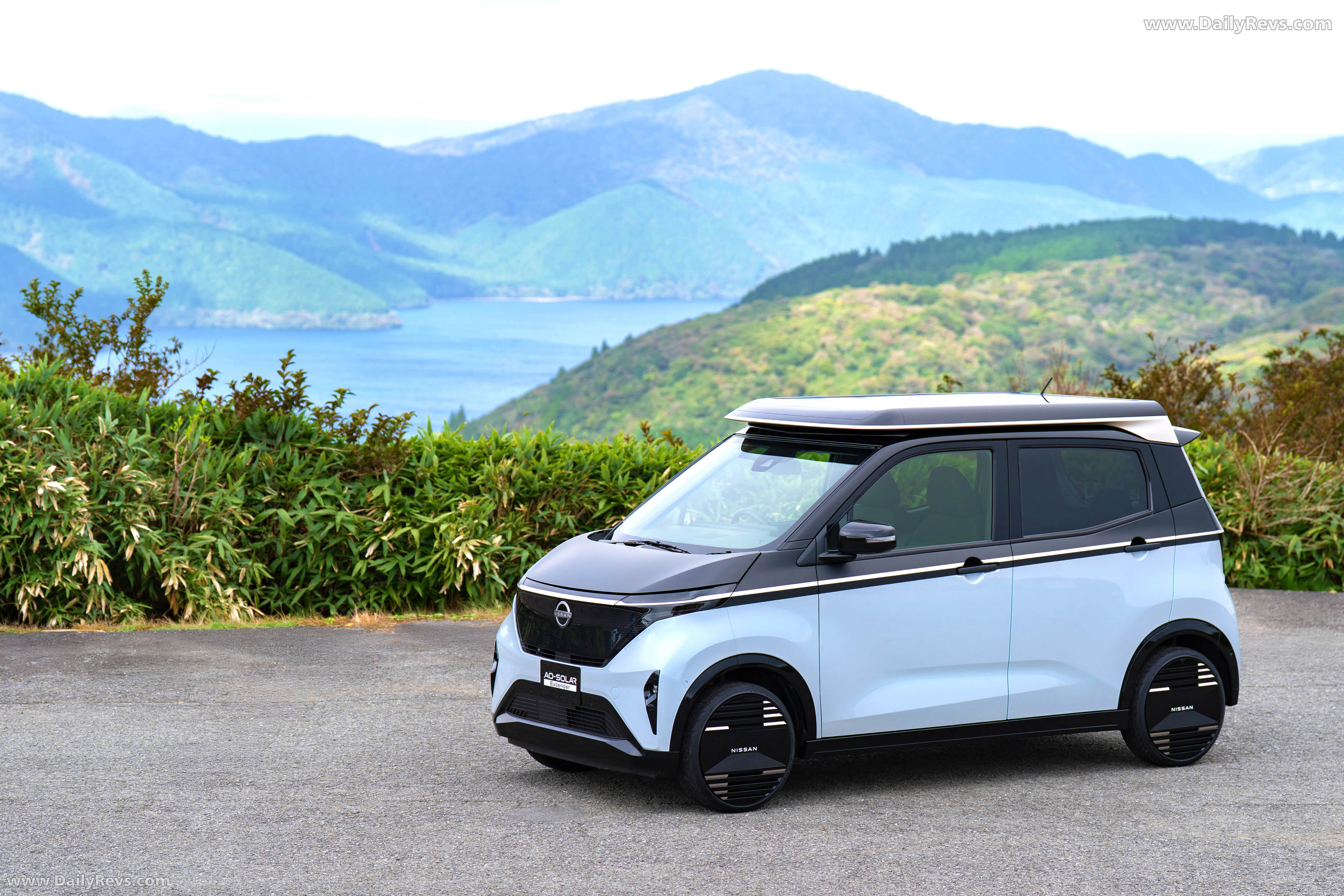 2025 Nissan Sakura Ao-Solar Extender Front View