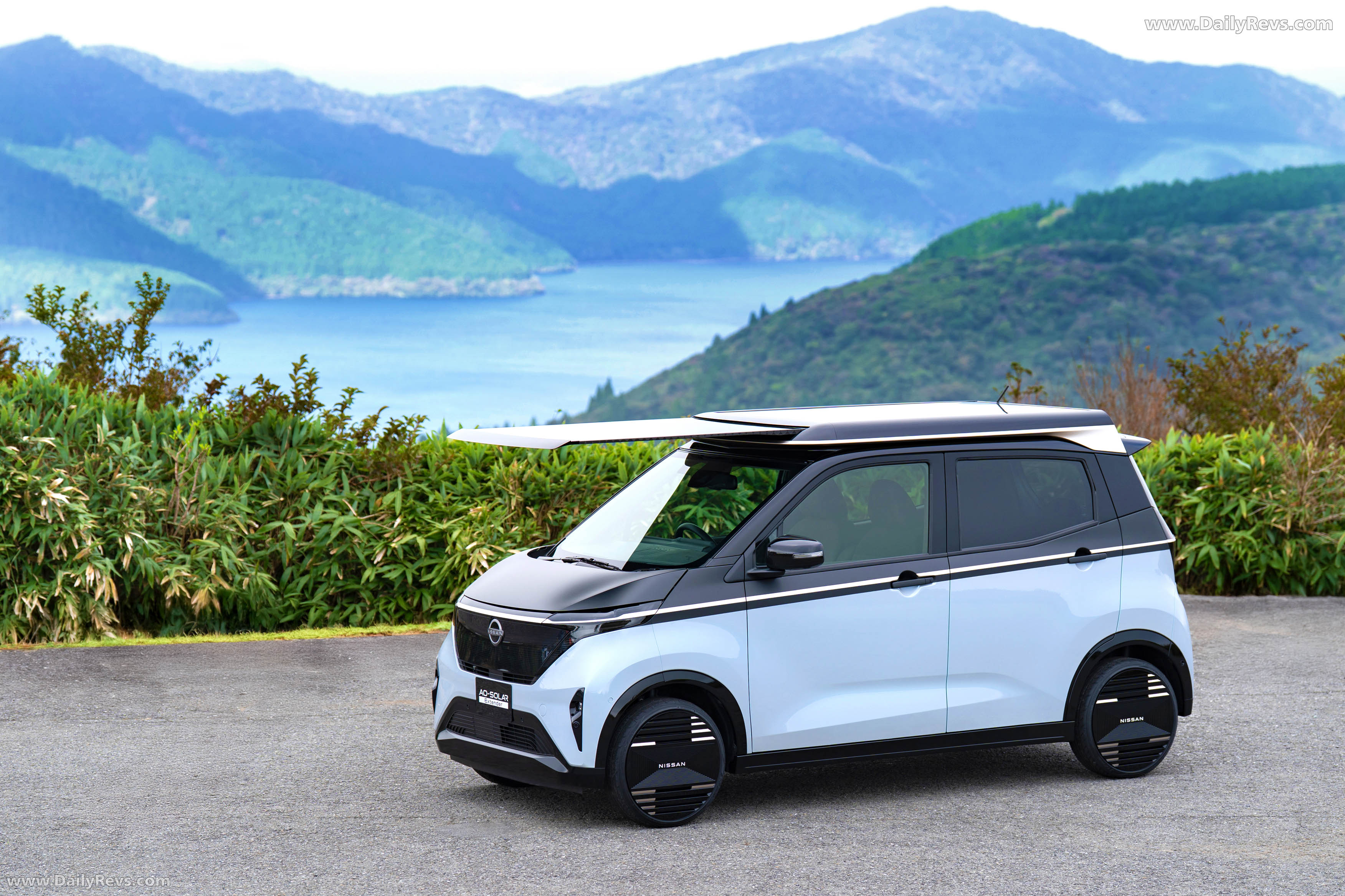 2025 Nissan Sakura Ao-Solar Extender Front View