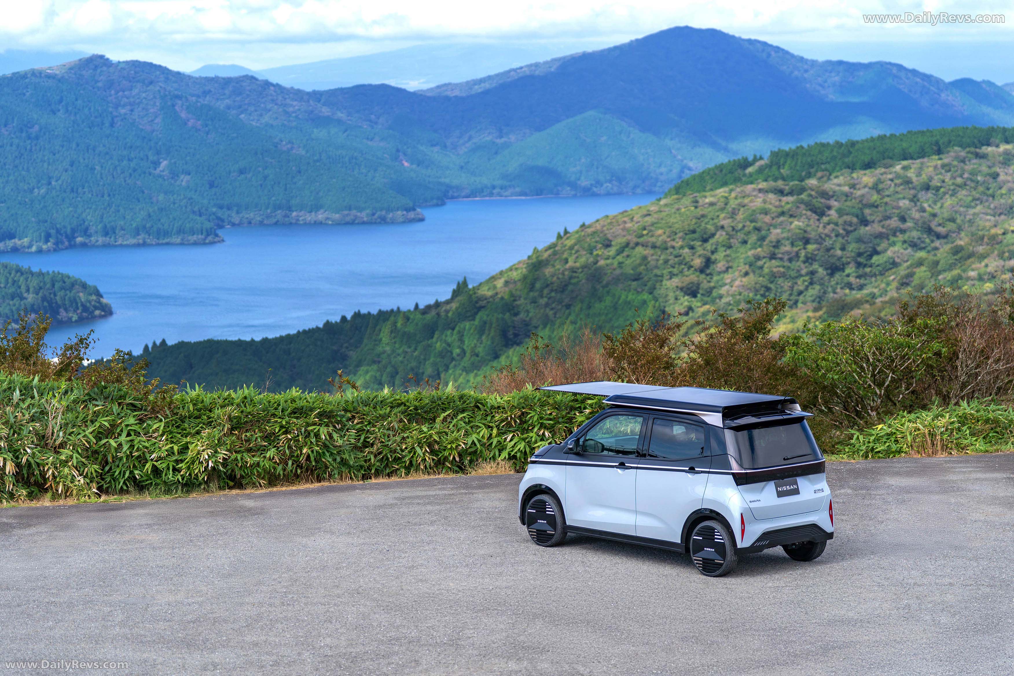 2025 Nissan Sakura Ao-Solar Extender Rear View