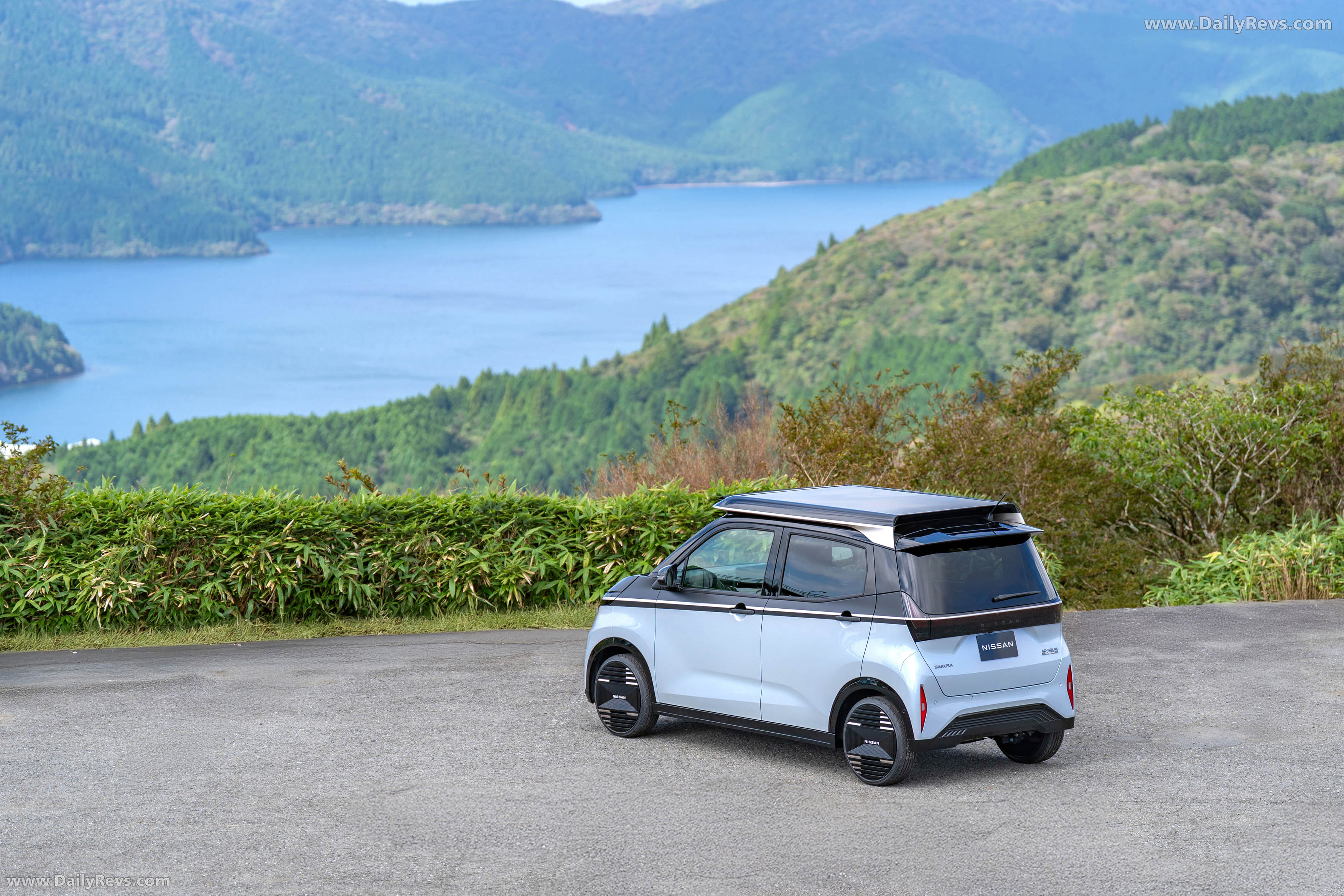 2025 Nissan Sakura Ao-Solar Extender Rear View