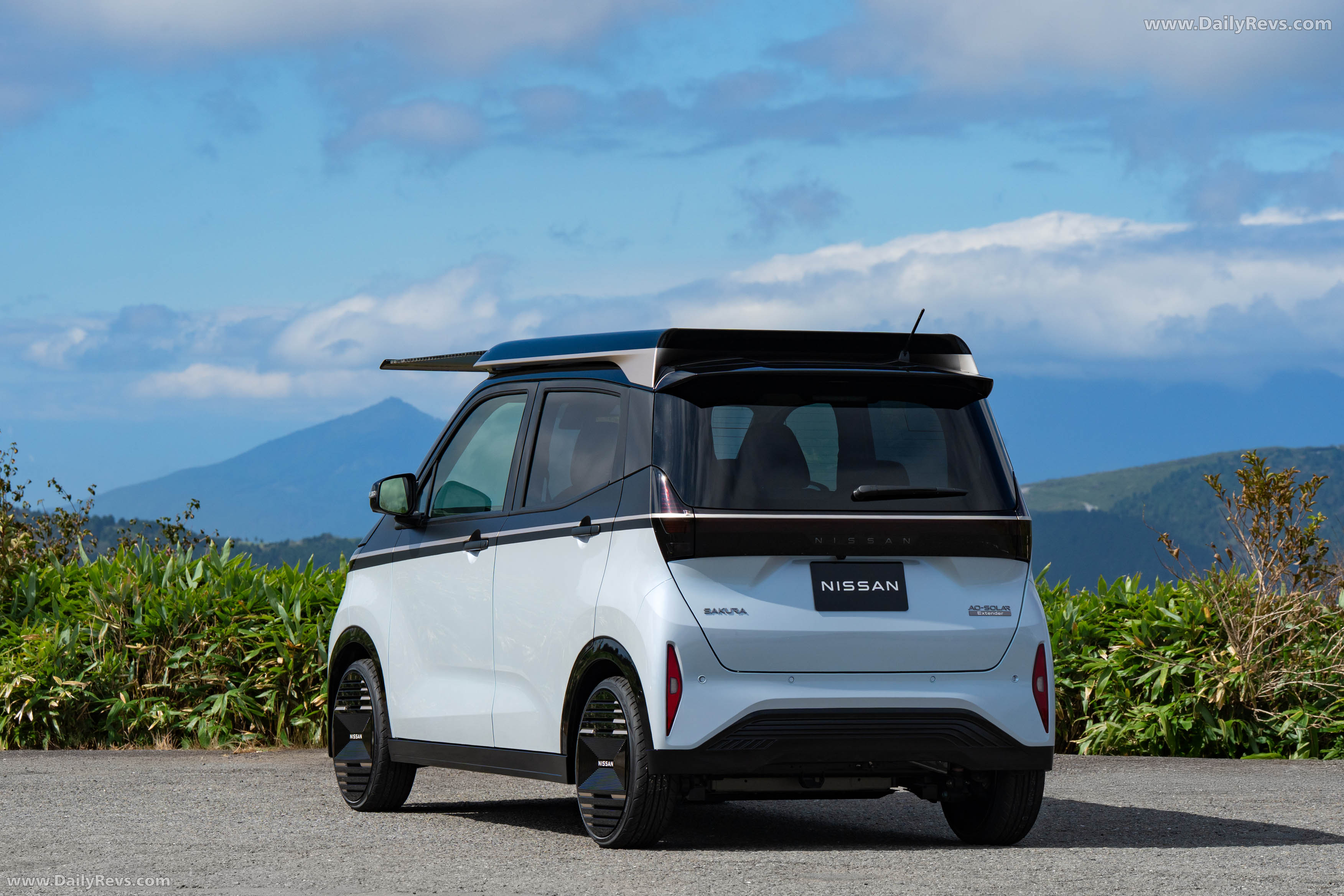 2025 Nissan Sakura Ao-Solar Extender Rear View