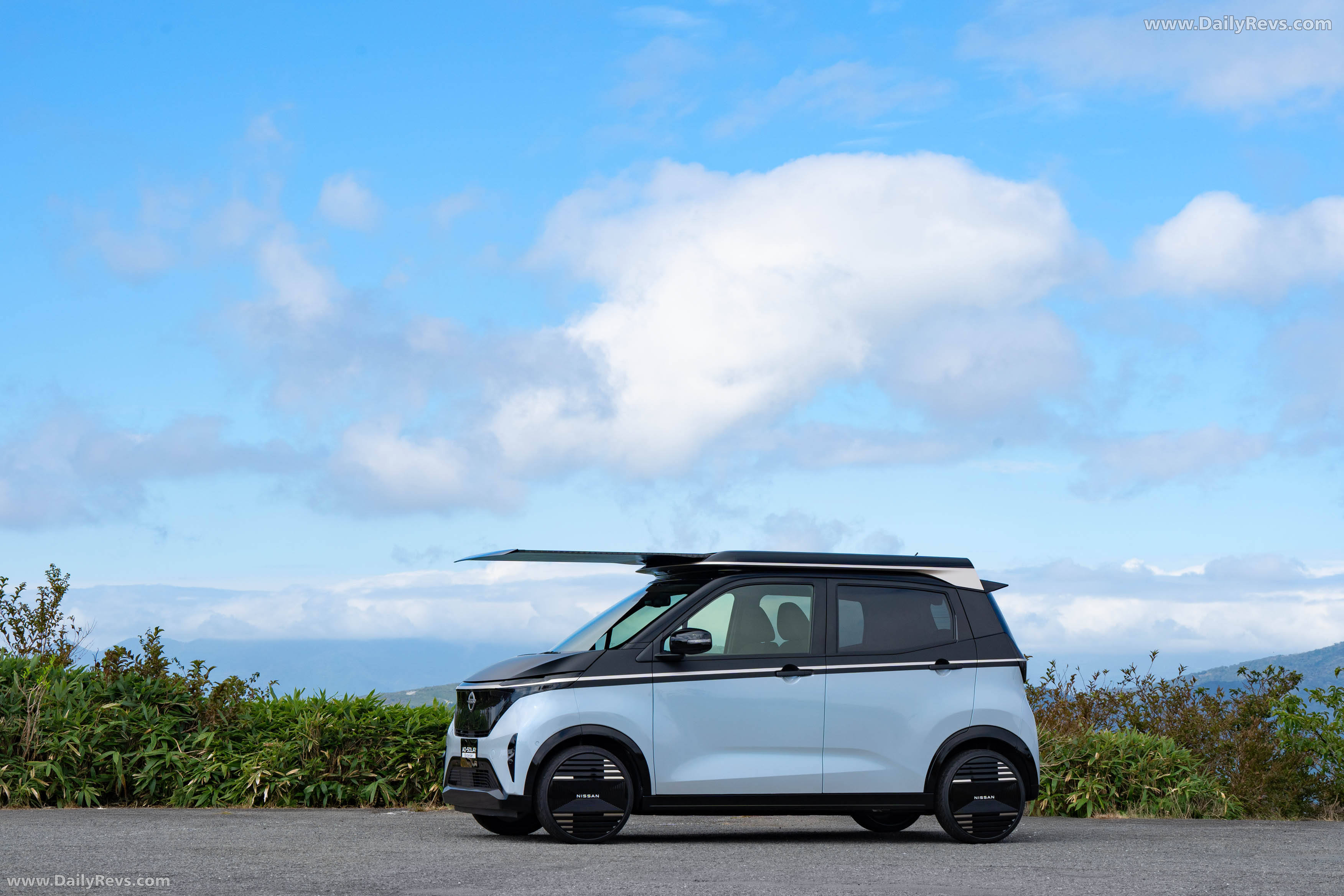 2025 Nissan Sakura Ao-Solar Extender Side View