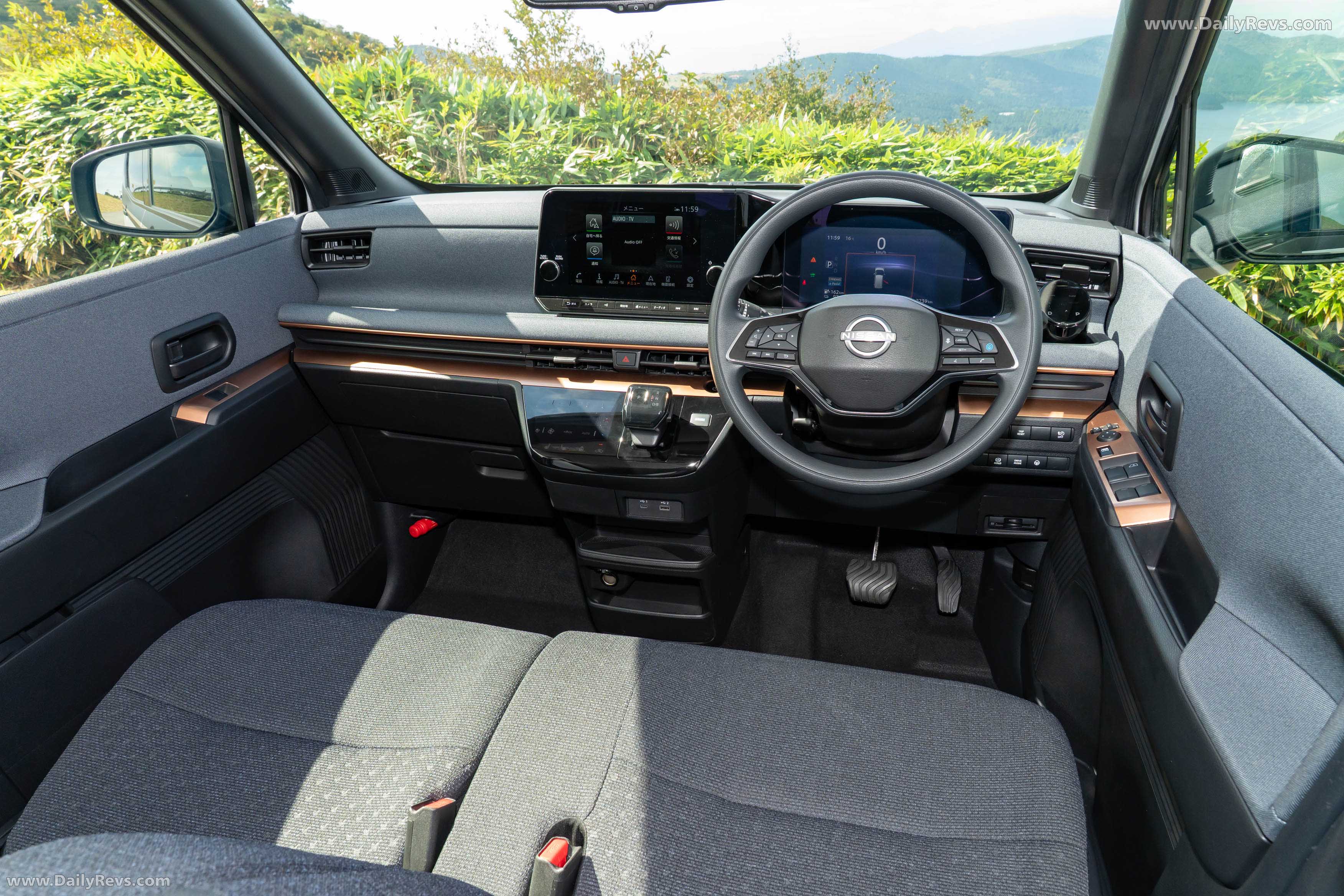 2025 Nissan Sakura Ao-Solar Extender Interior