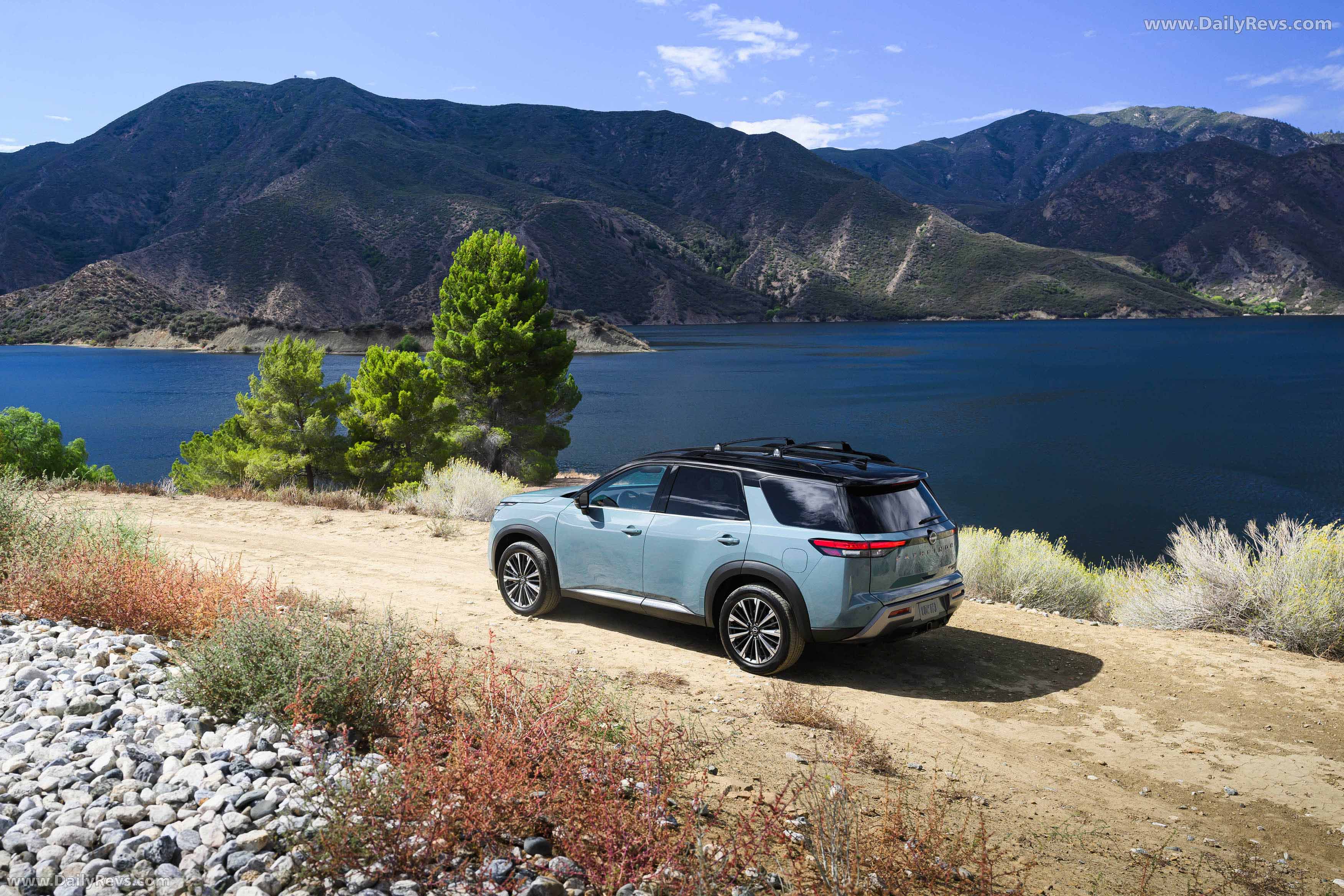 2026 Nissan Pathfinder Rear View