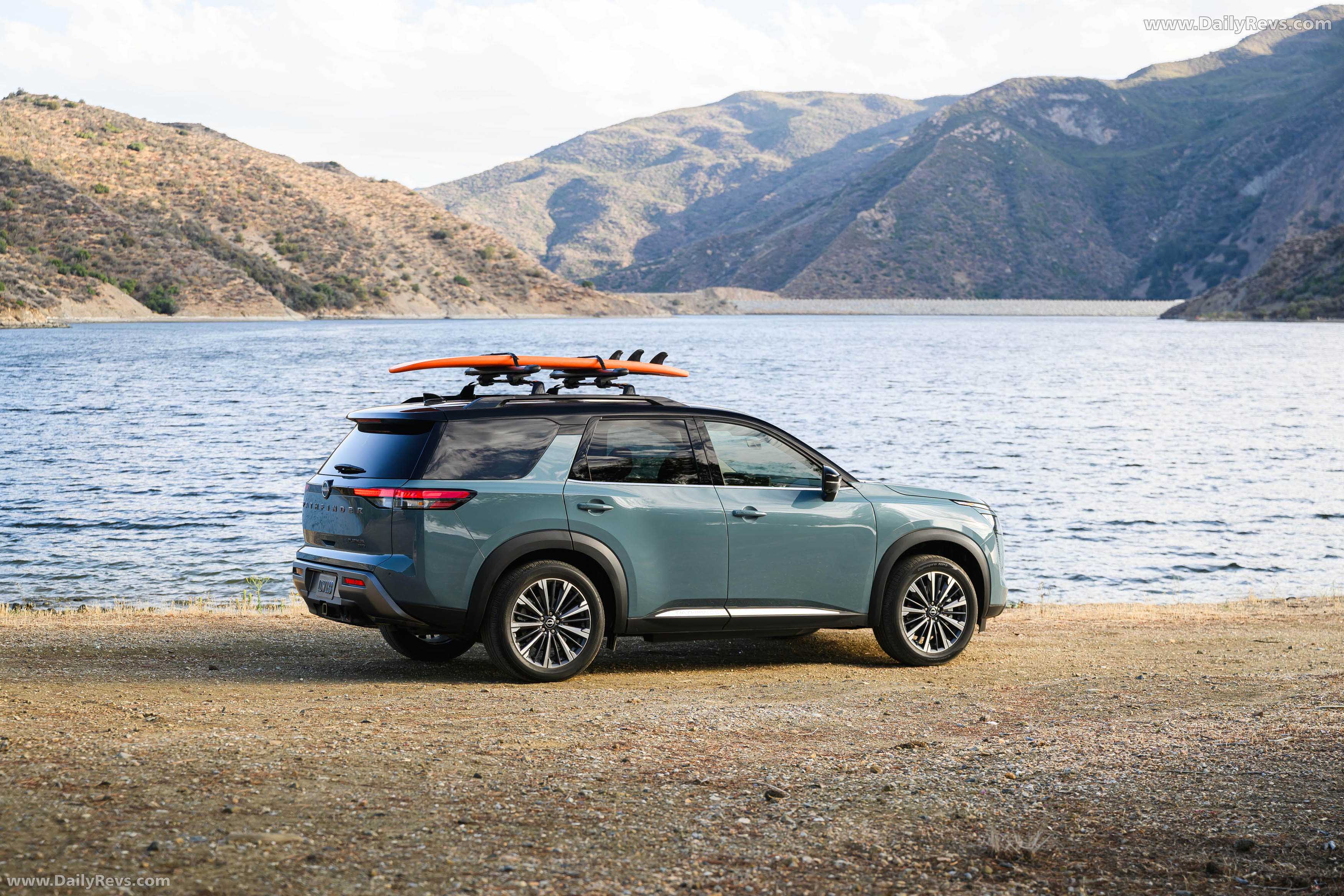 2026 Nissan Pathfinder Side View