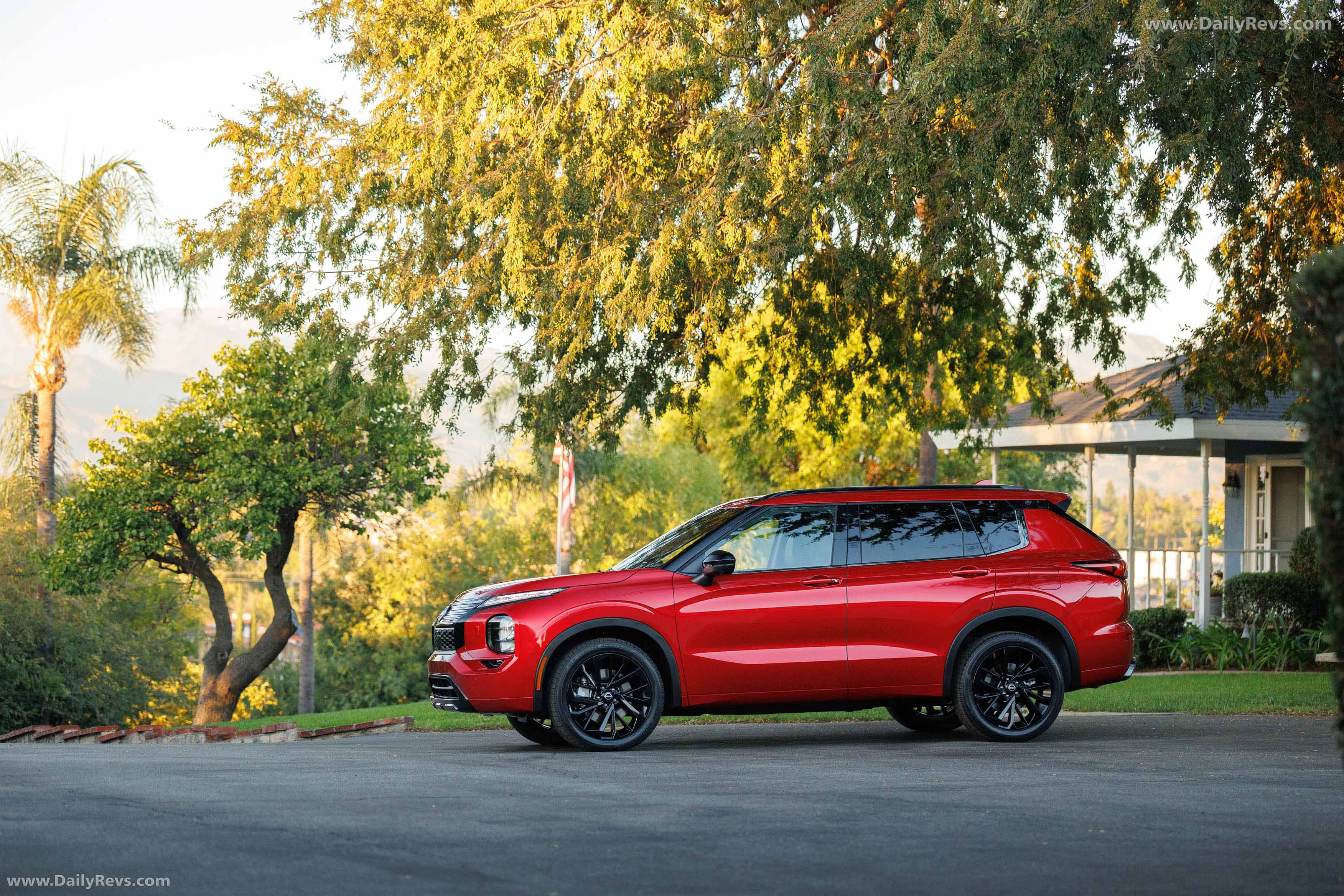 2026 Nissan Rogue Plug-in Hybrid Side View
