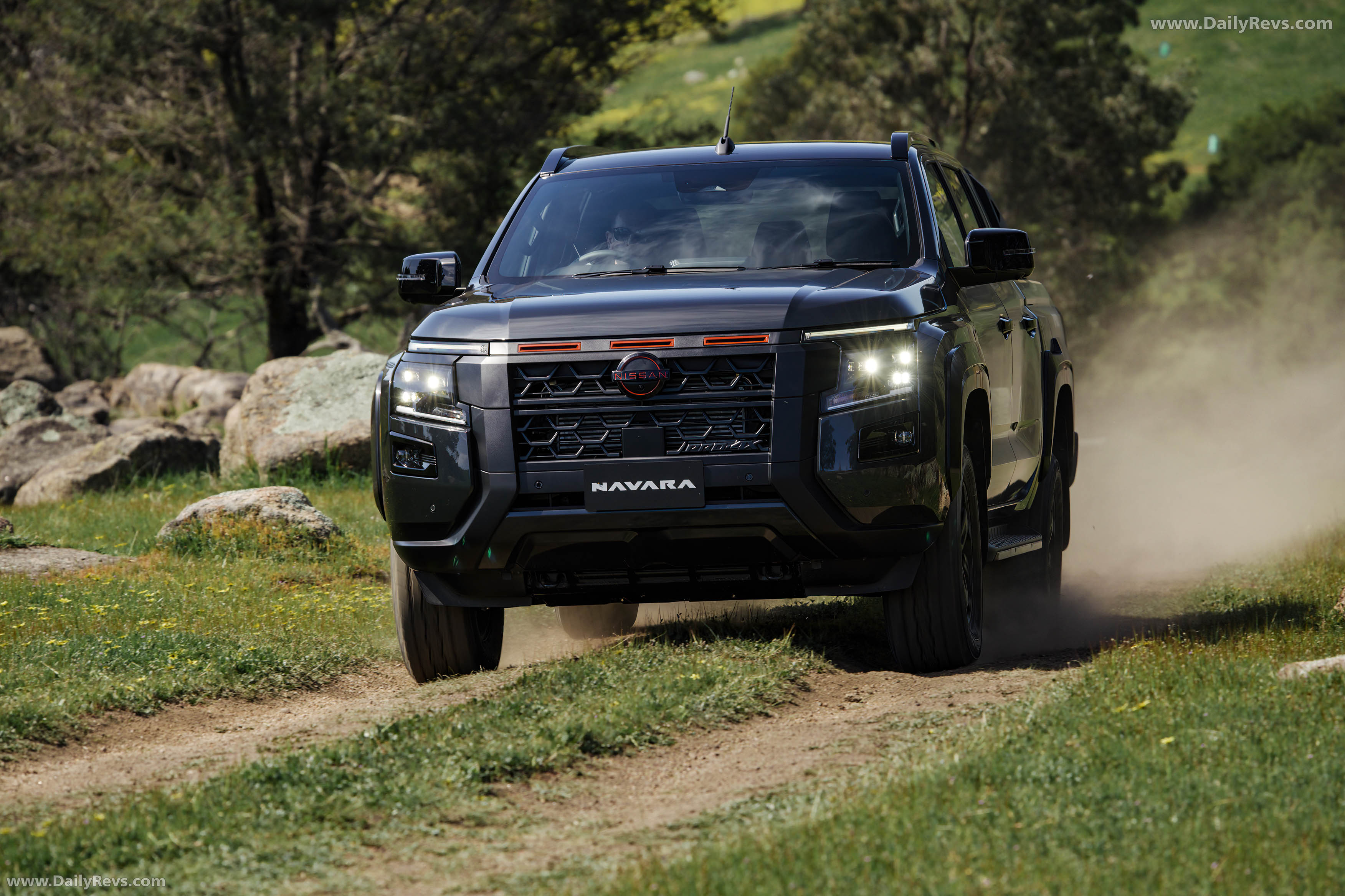 2026 Nissan Navara PRO-4X Front View