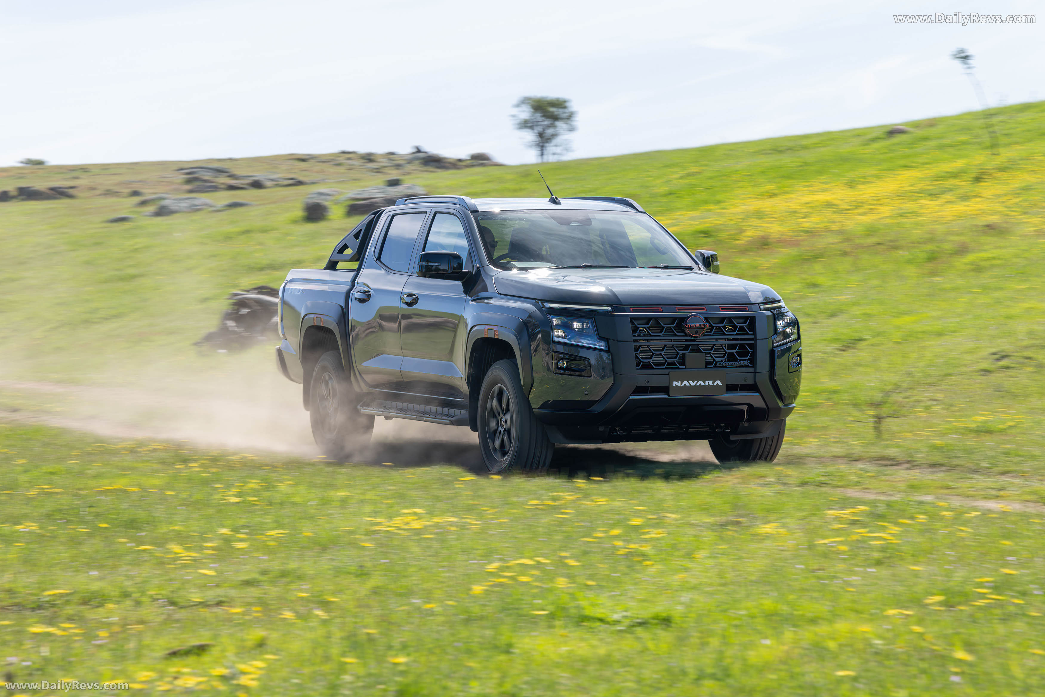 2026 Nissan Navara PRO-4X Front View