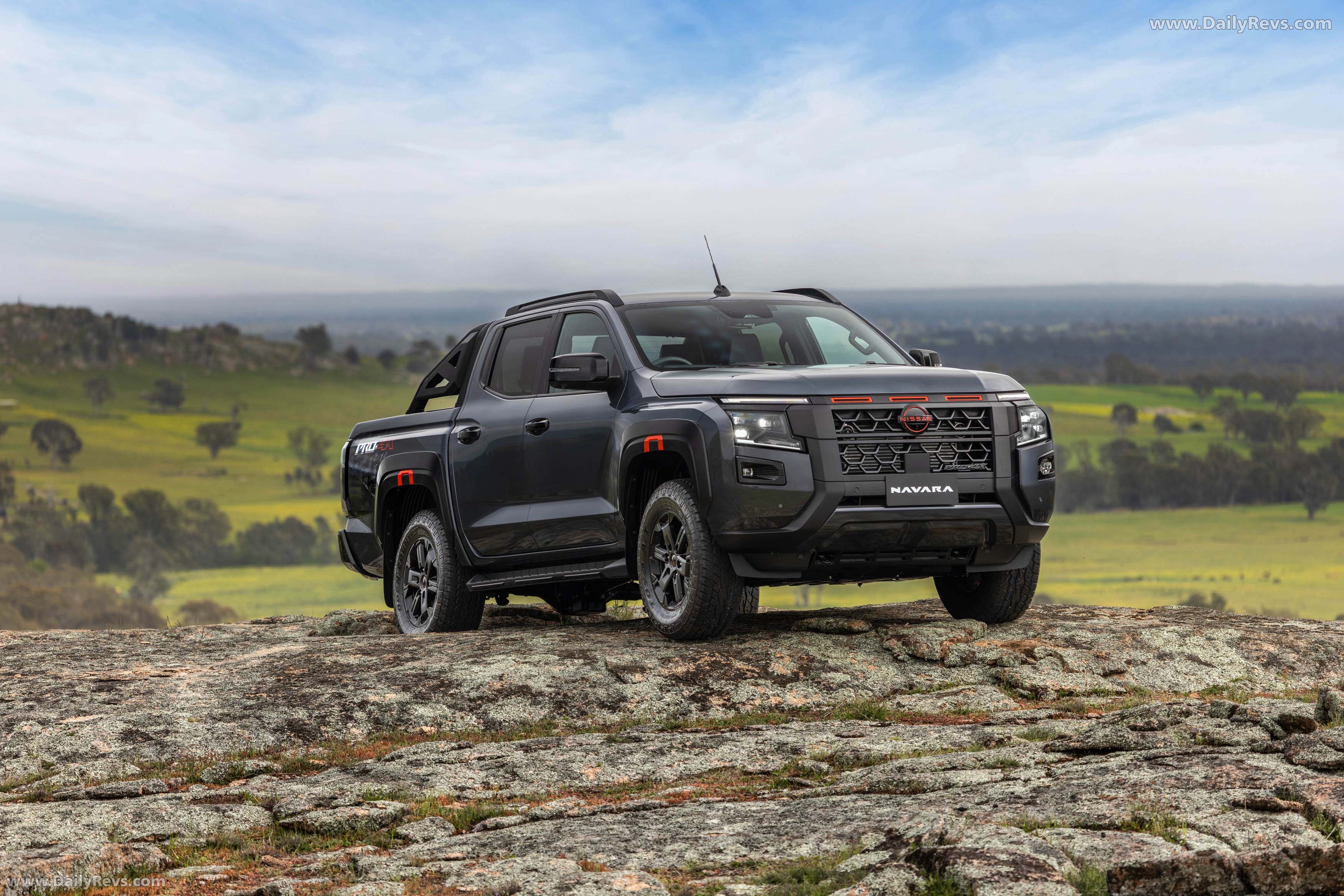 2026 Nissan Navara PRO-4X Front View