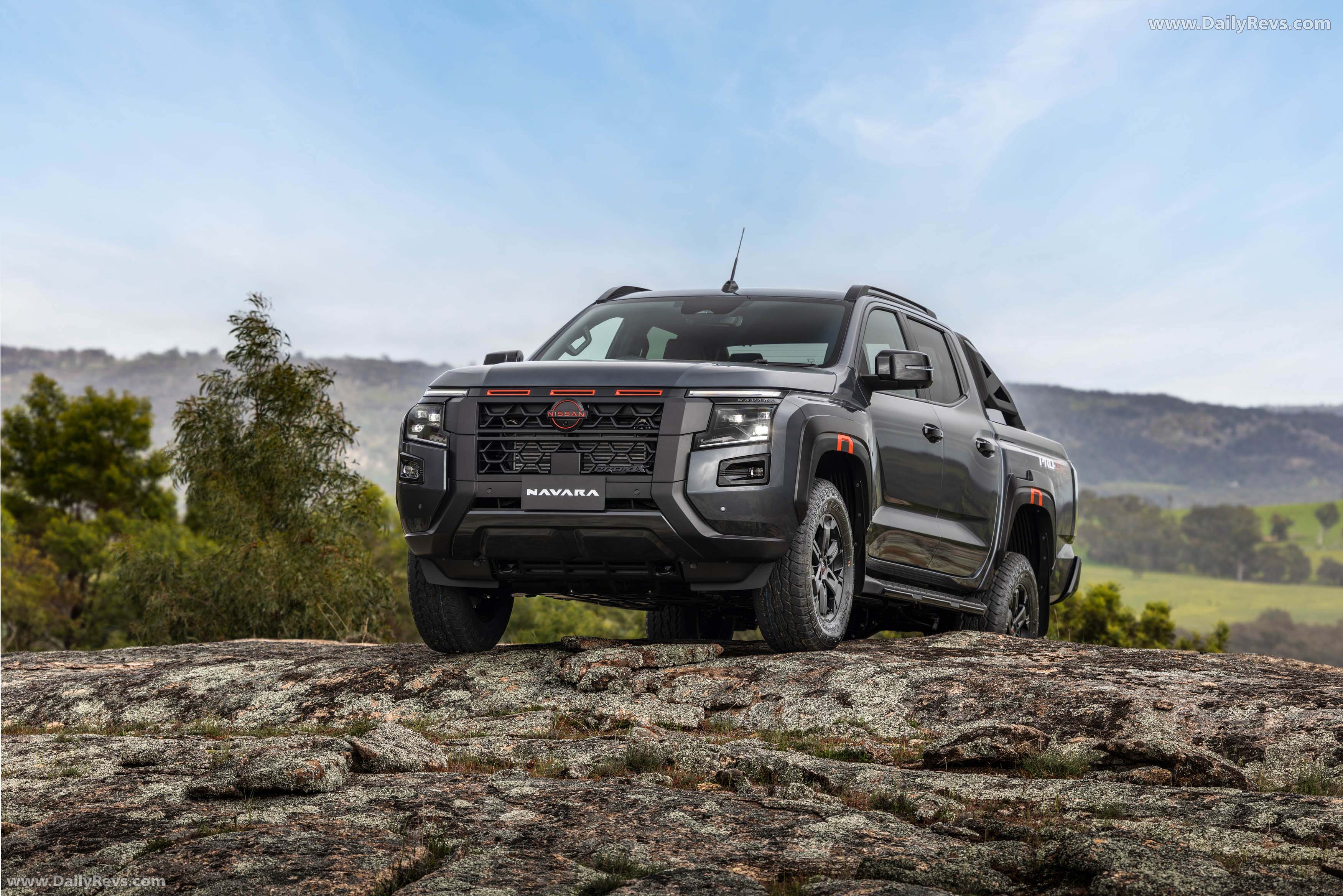 2026 Nissan Navara PRO-4X Front View