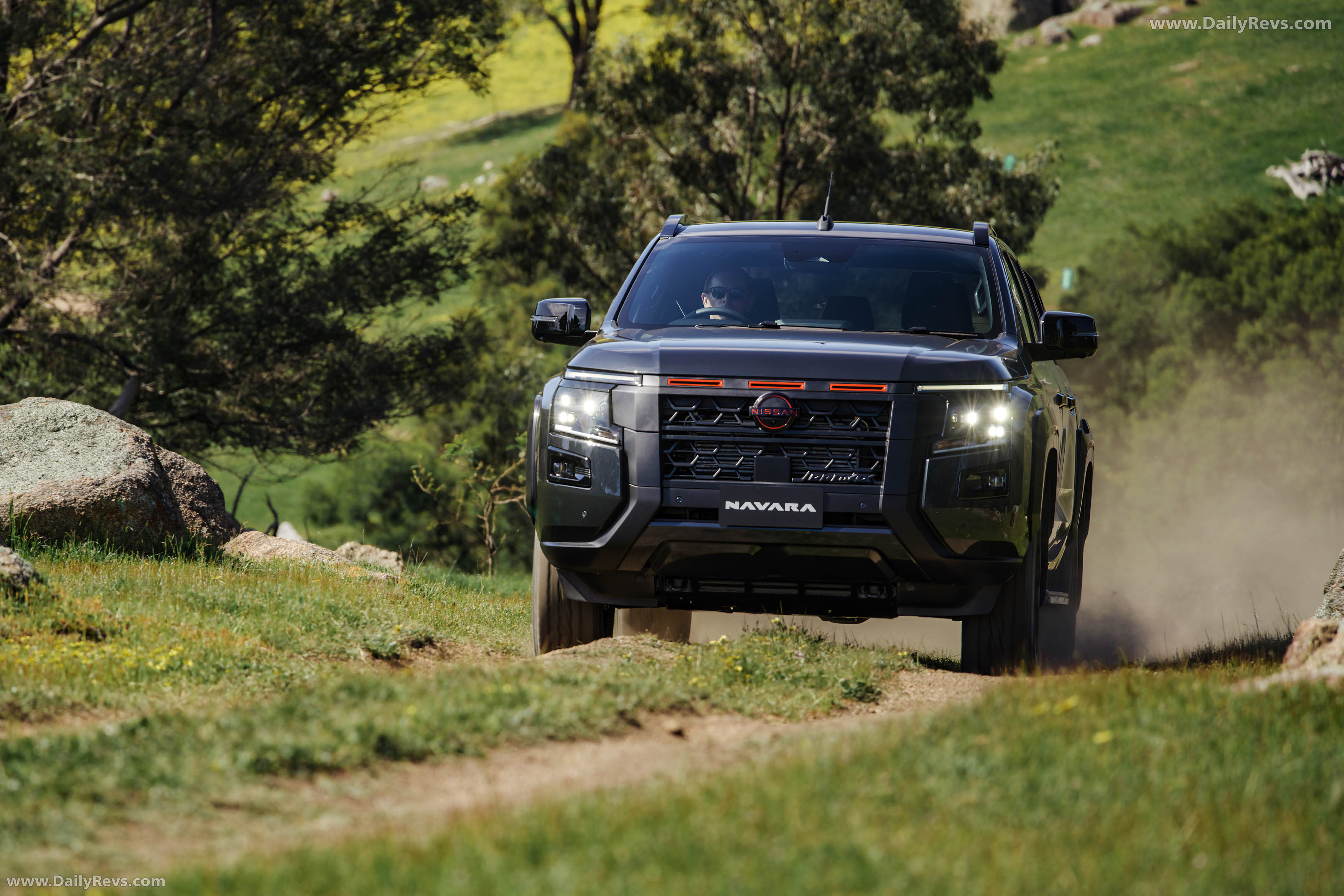 2026 Nissan Navara PRO-4X Front View
