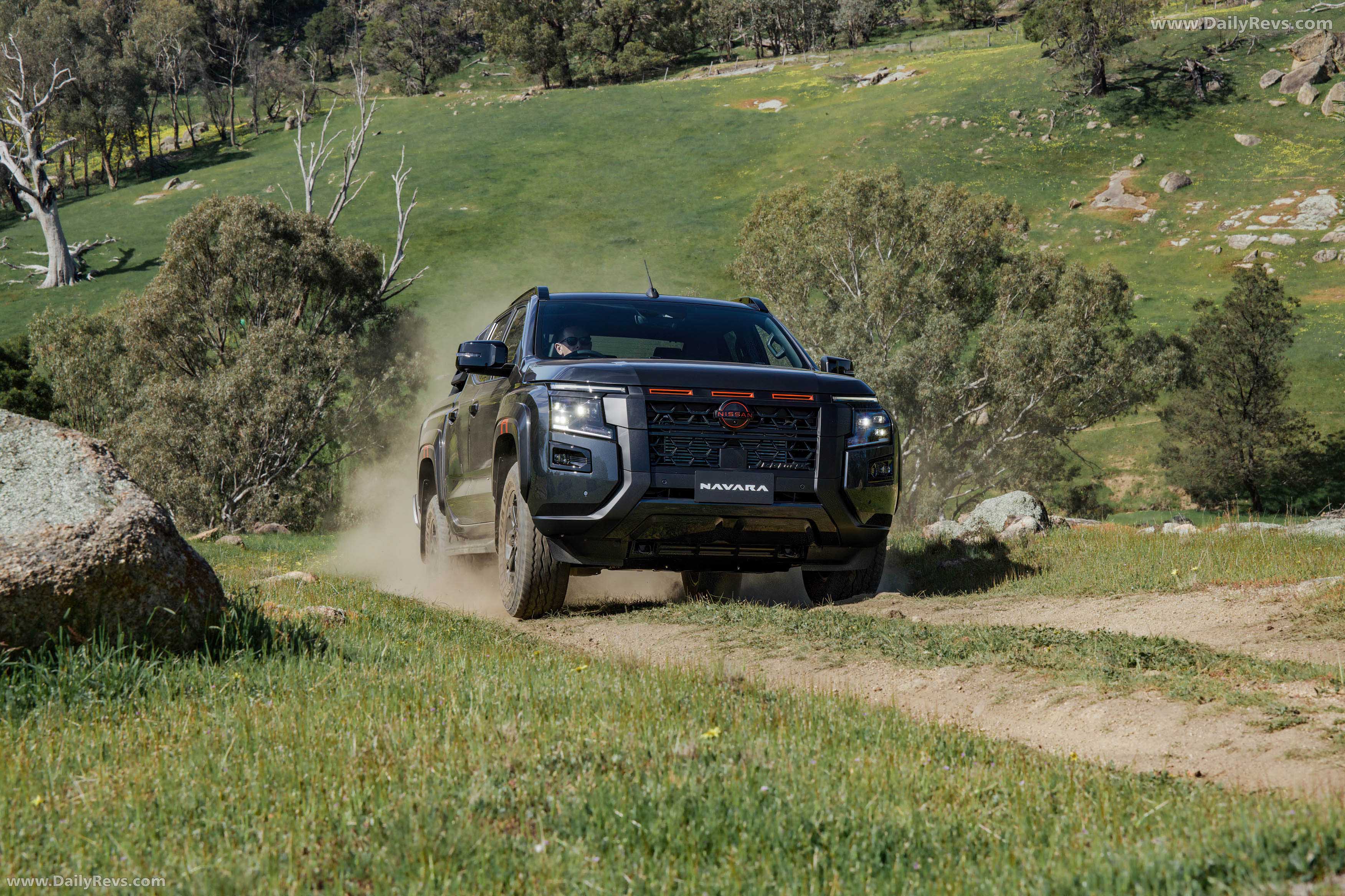 2026 Nissan Navara PRO-4X Front View
