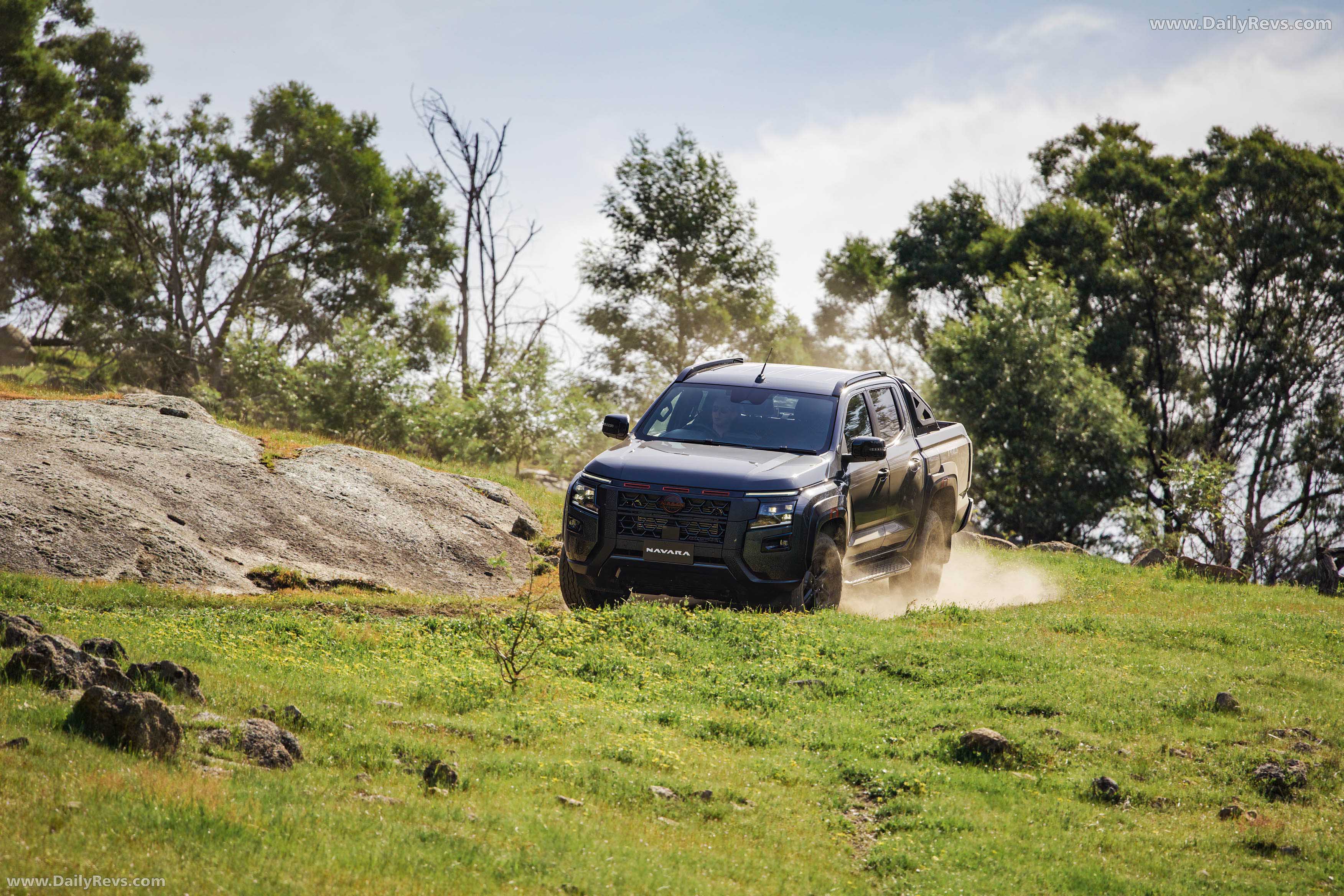 2026 Nissan Navara PRO-4X Front View