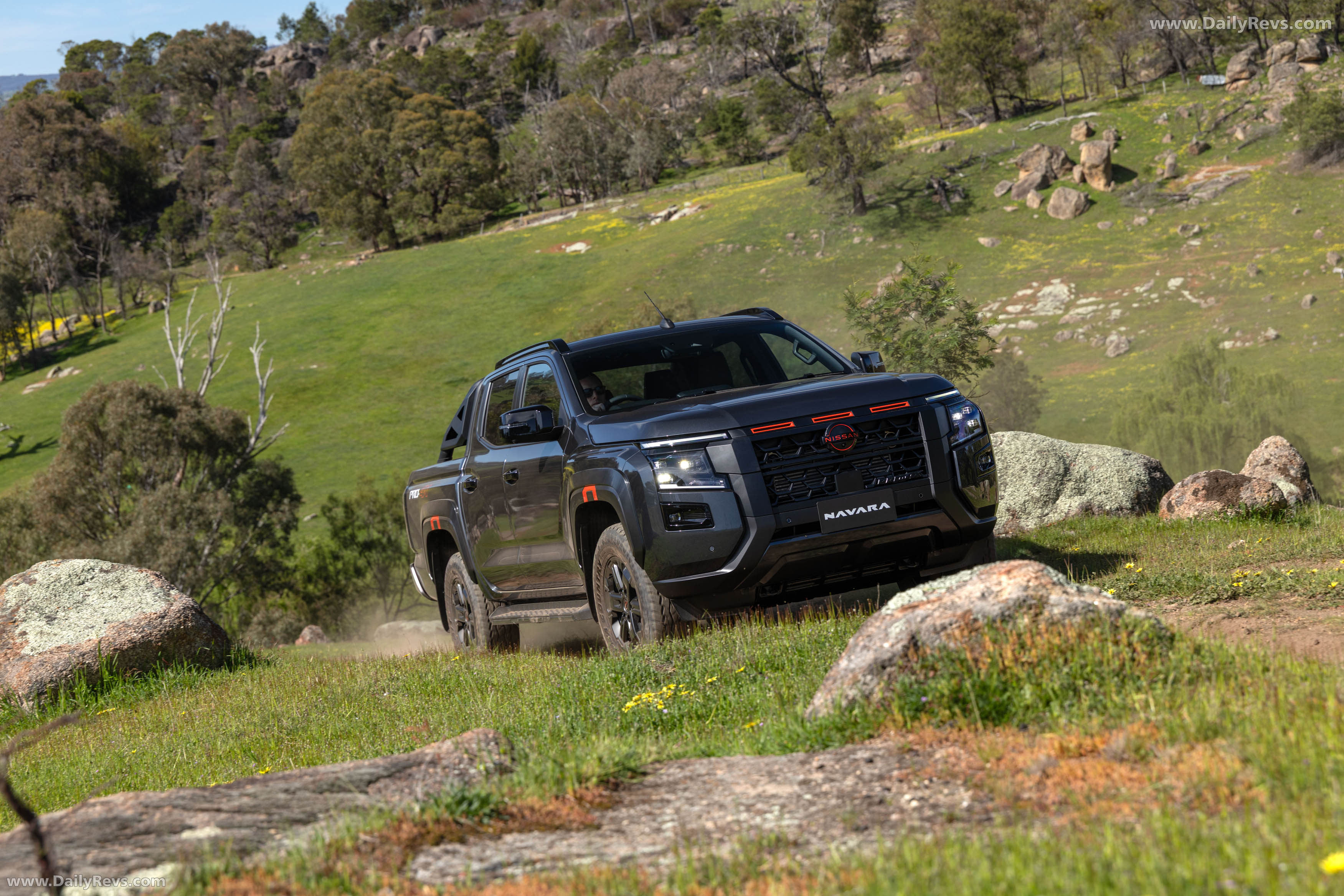 2026 Nissan Navara PRO-4X Front View