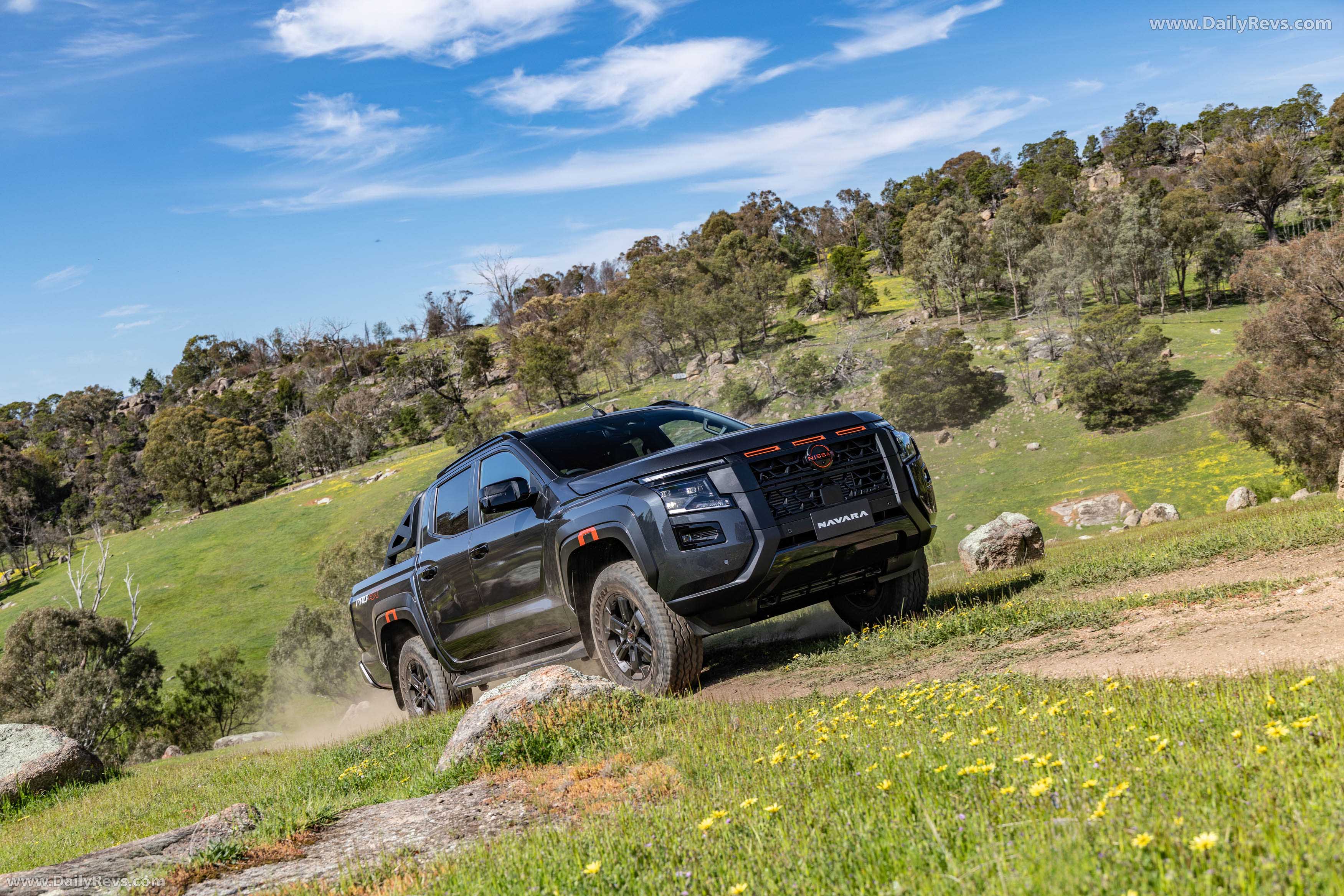 2026 Nissan Navara PRO-4X Front View