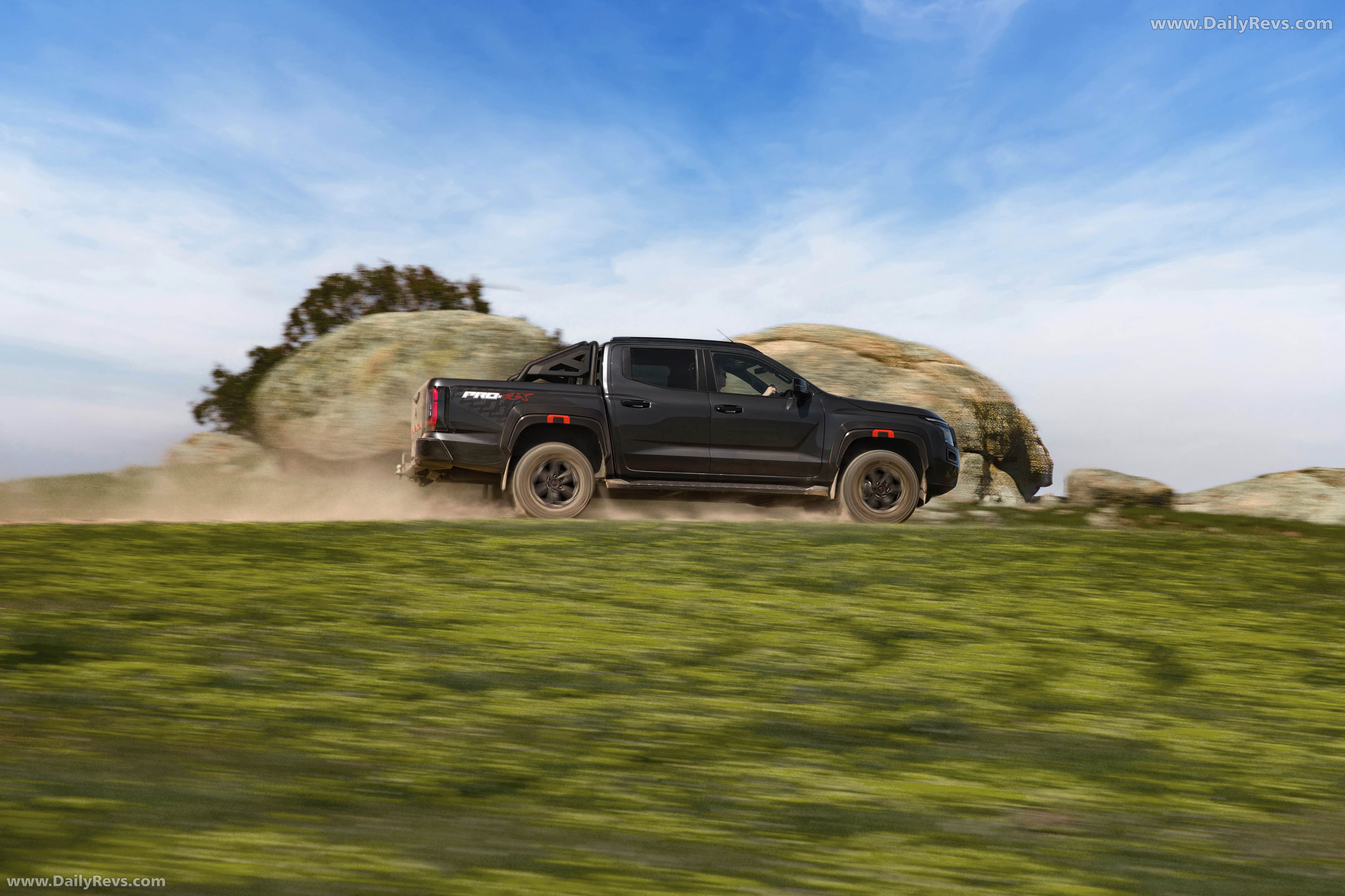 2026 Nissan Navara PRO-4X Side View