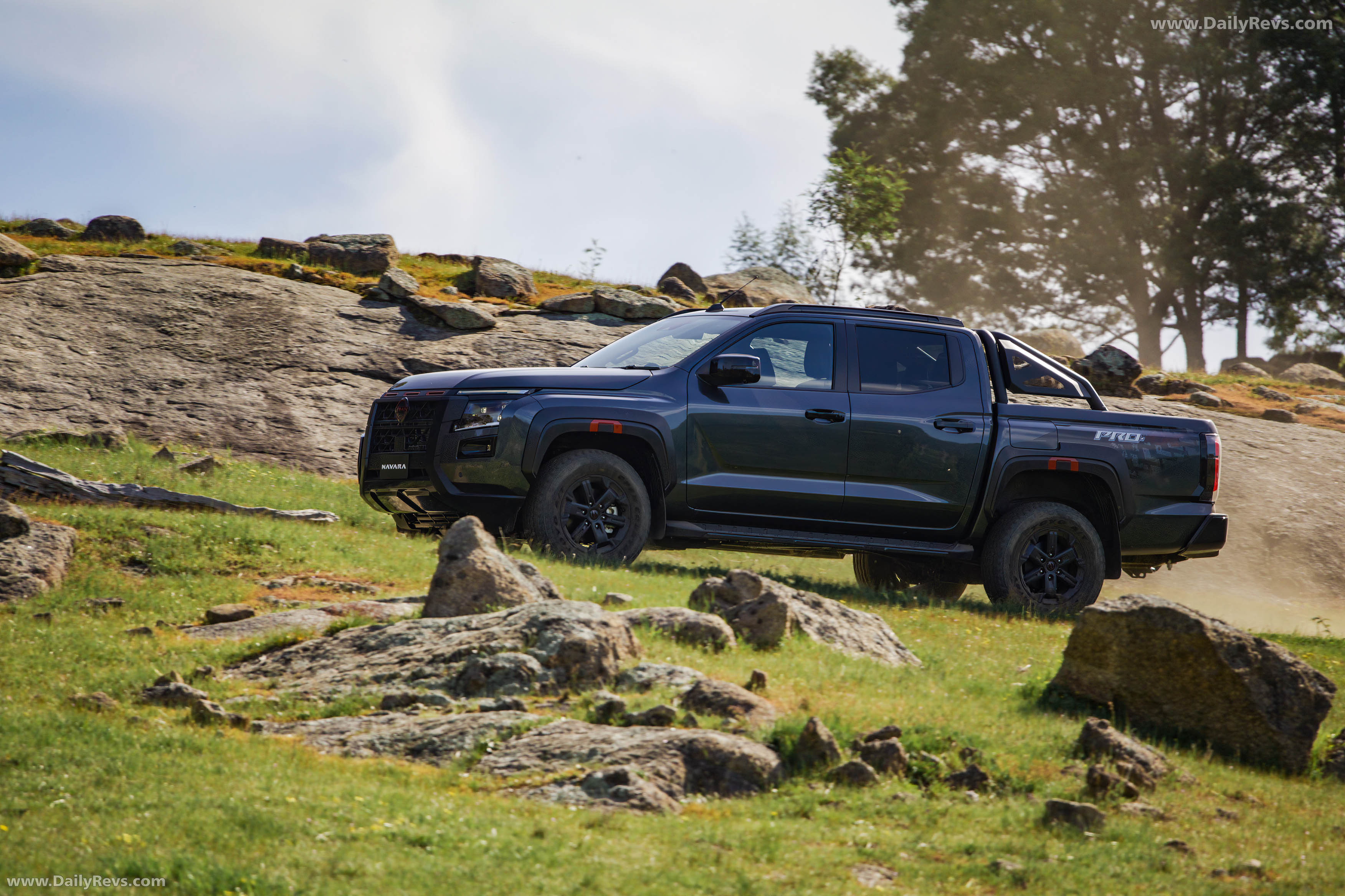 2026 Nissan Navara PRO-4X Side View