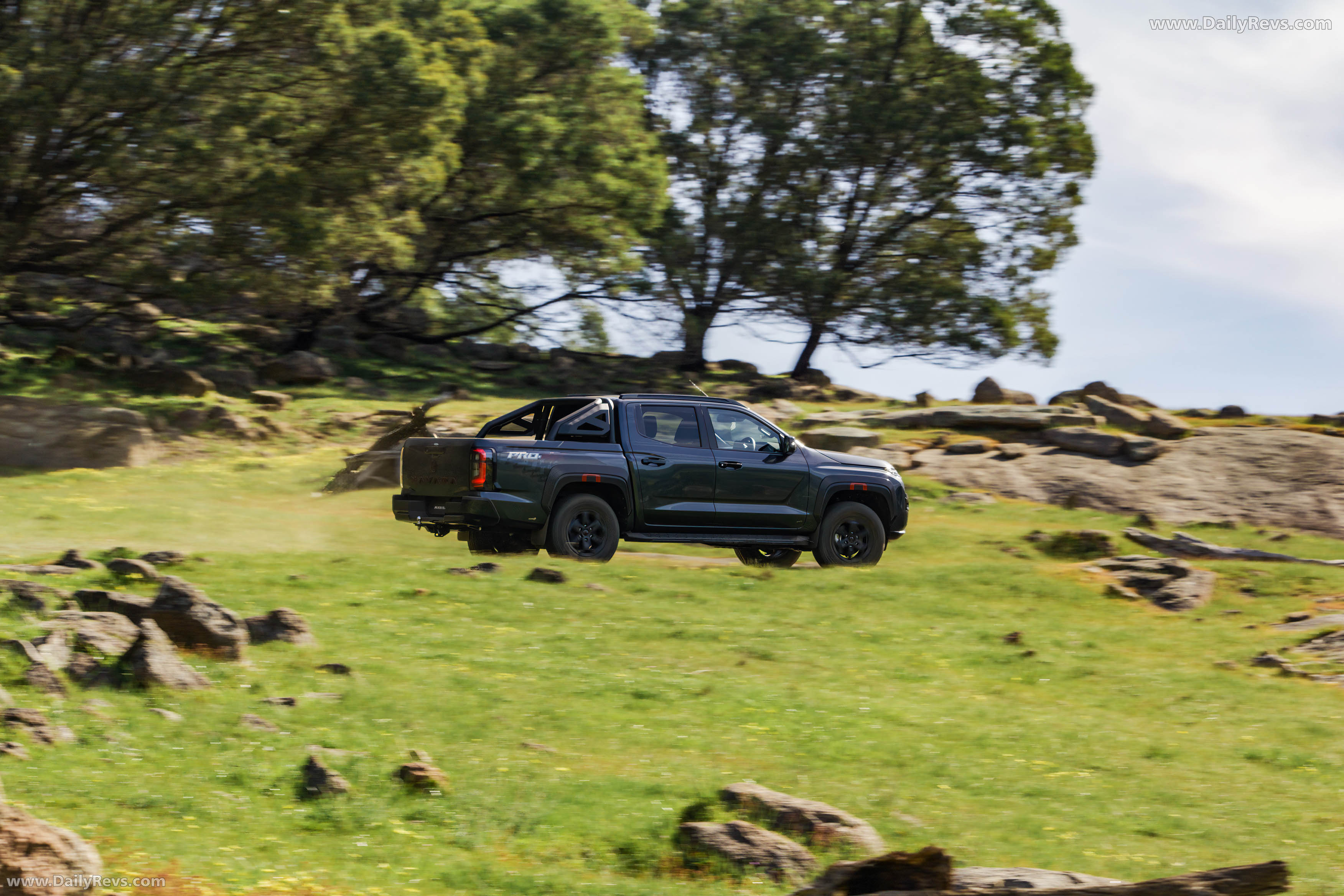 2026 Nissan Navara PRO-4X Side View
