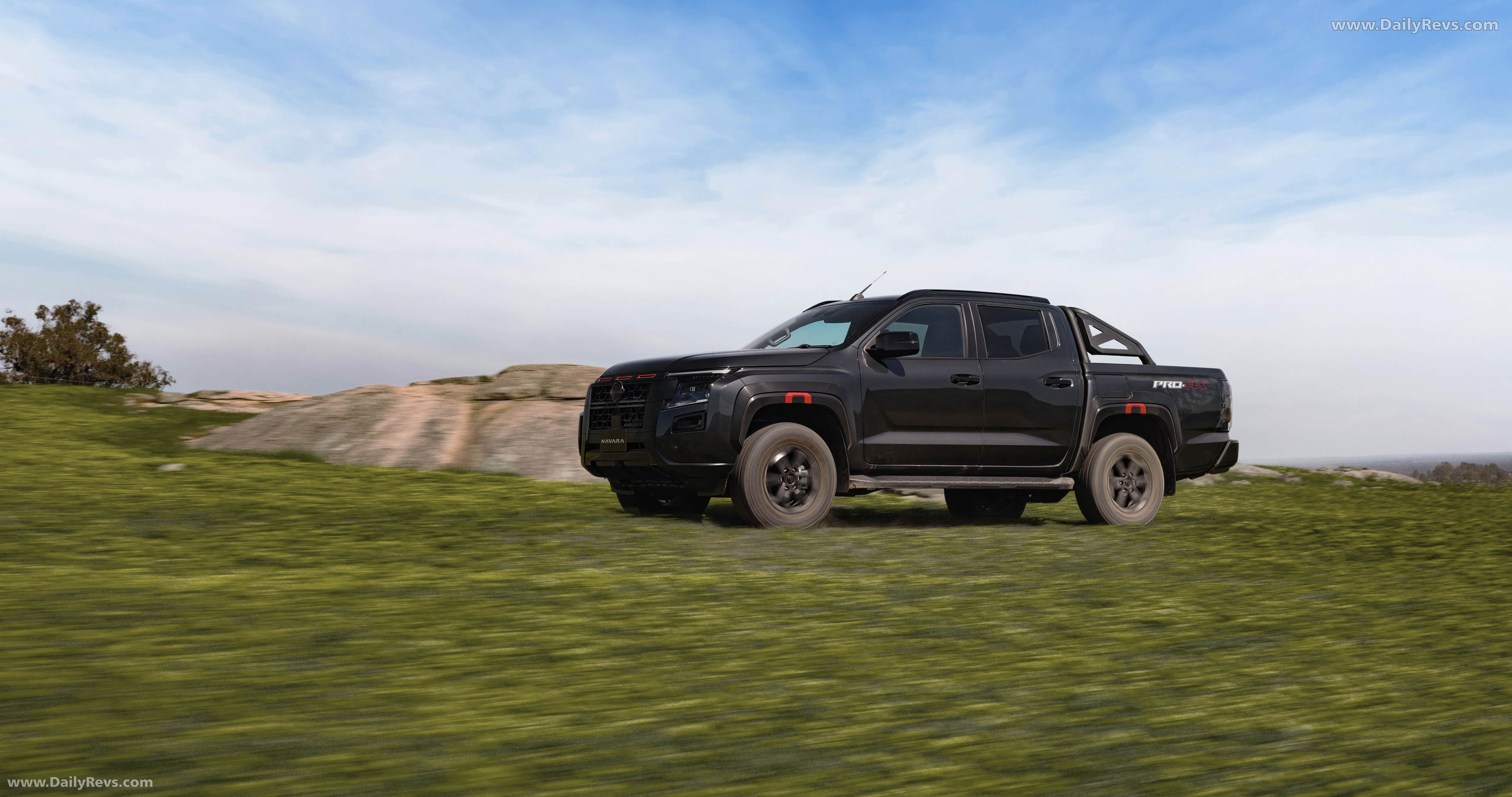 2026 Nissan Navara PRO-4X Side View