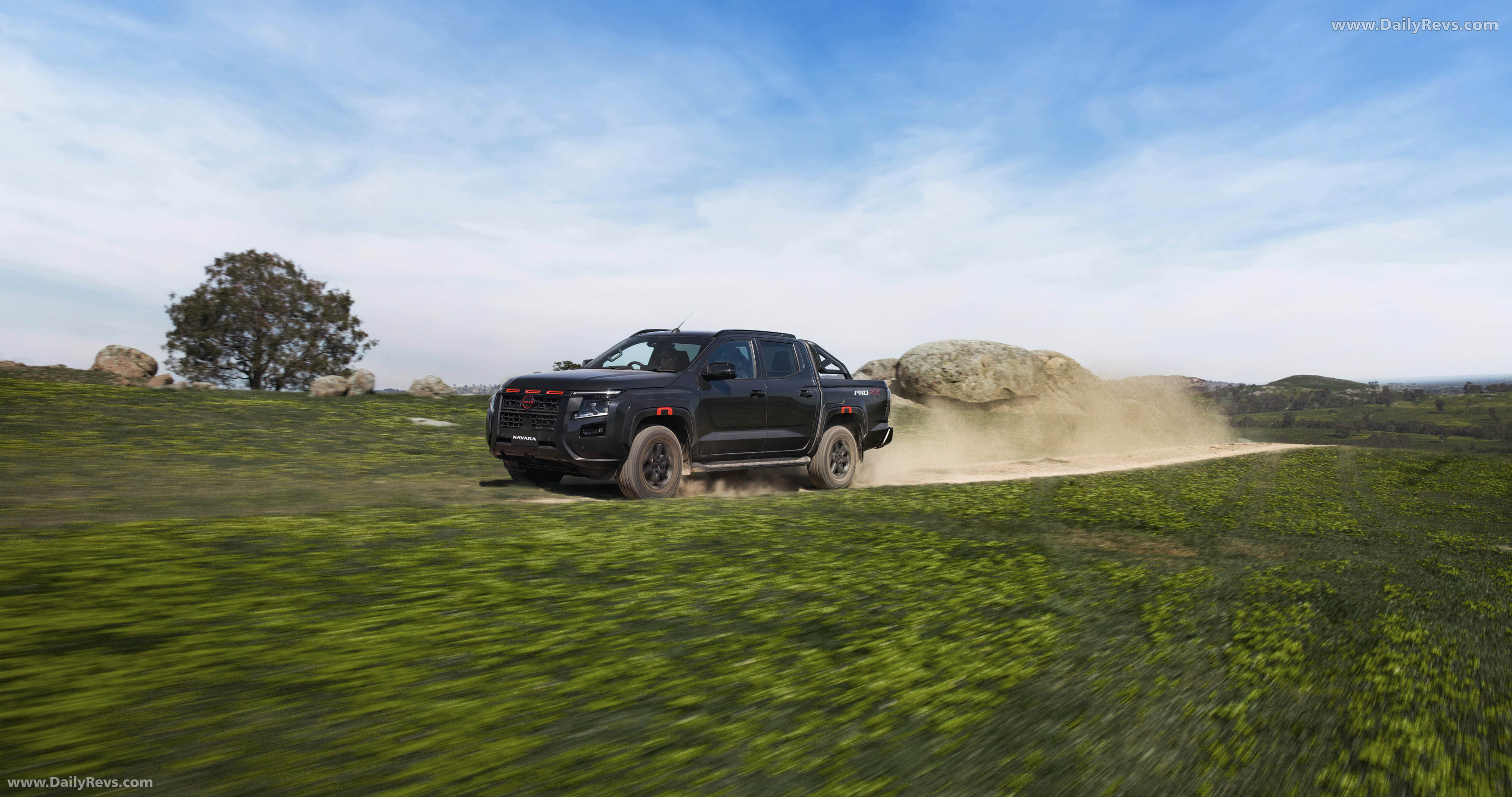 2026 Nissan Navara PRO-4X Side View