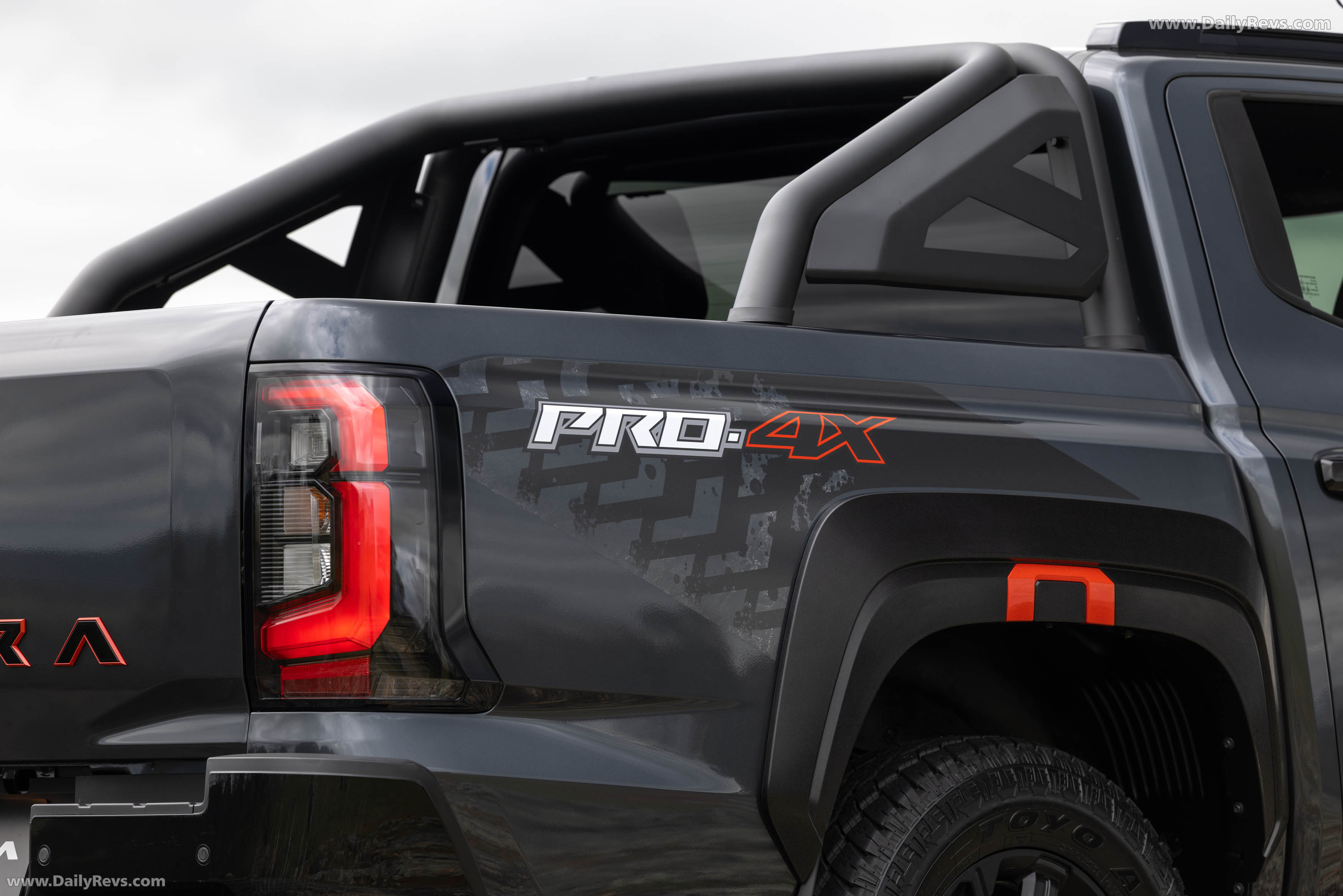2026 Nissan Navara PRO-4X Exterior