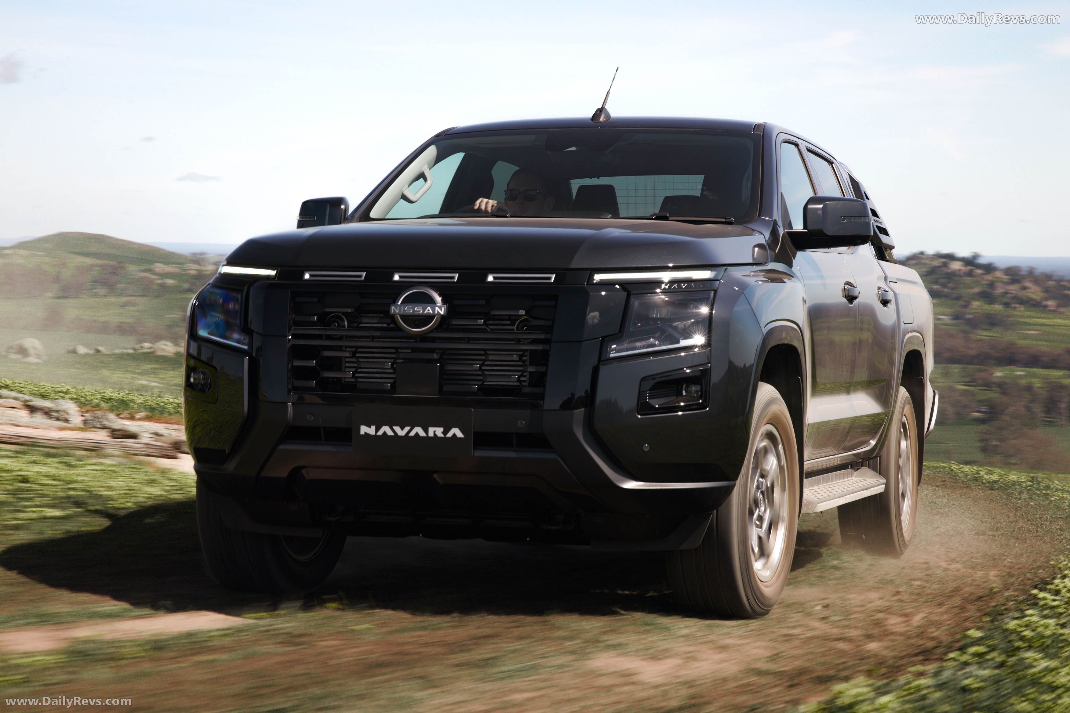 2026 Nissan Navara ST-X Front View