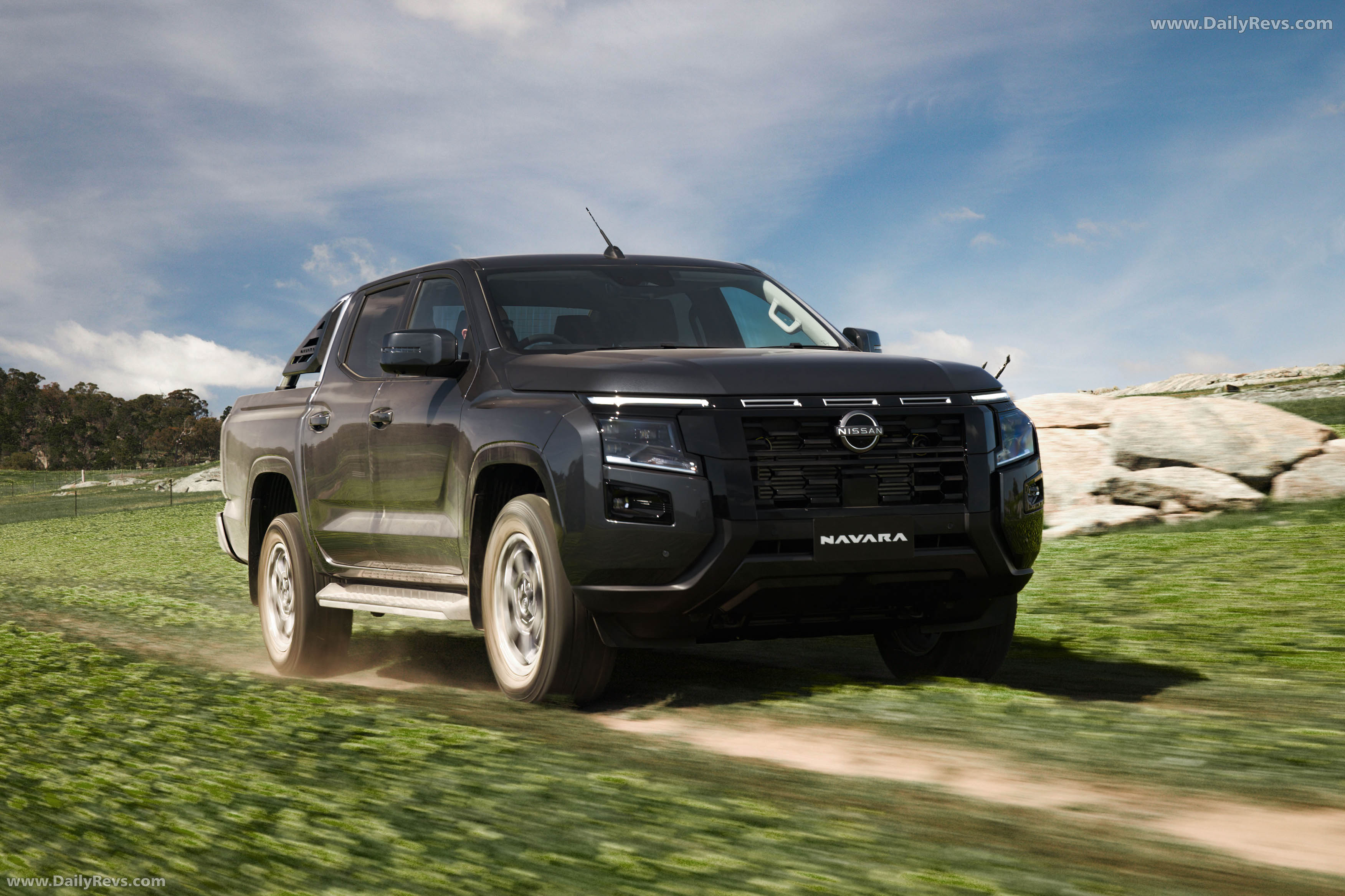 2026 Nissan Navara ST-X Front View