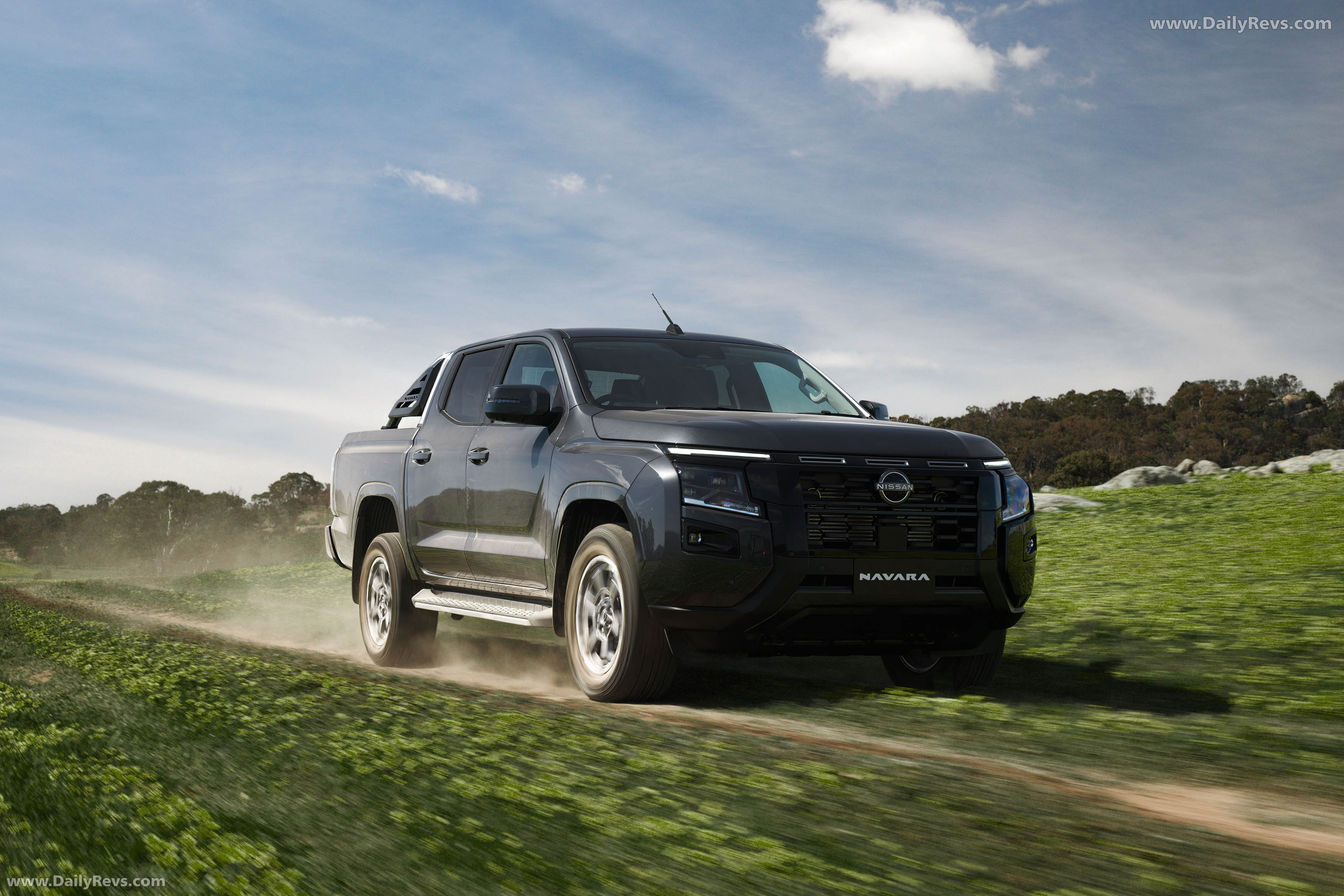 2026 Nissan Navara ST-X Front View