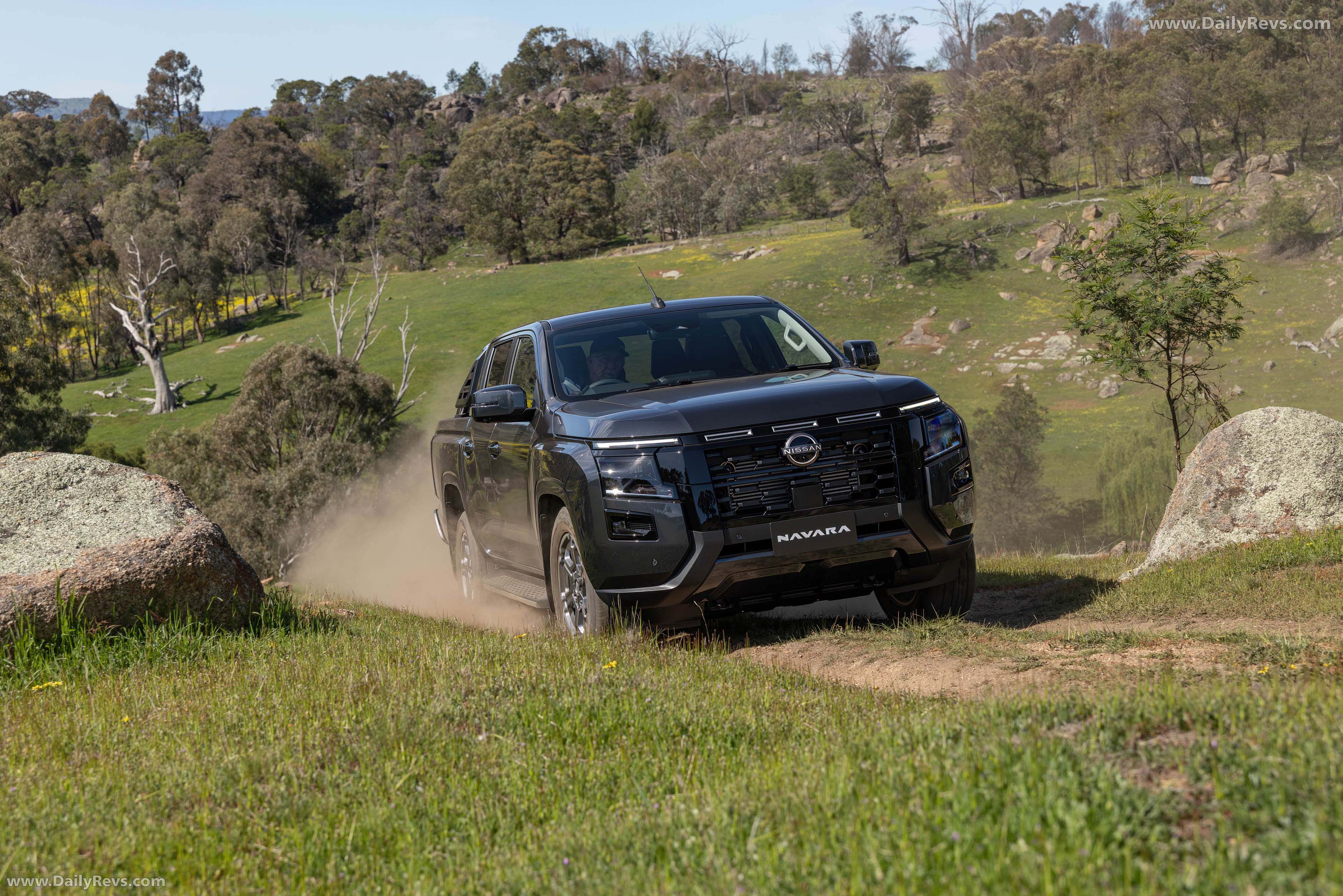 2026 Nissan Navara ST-X Front View